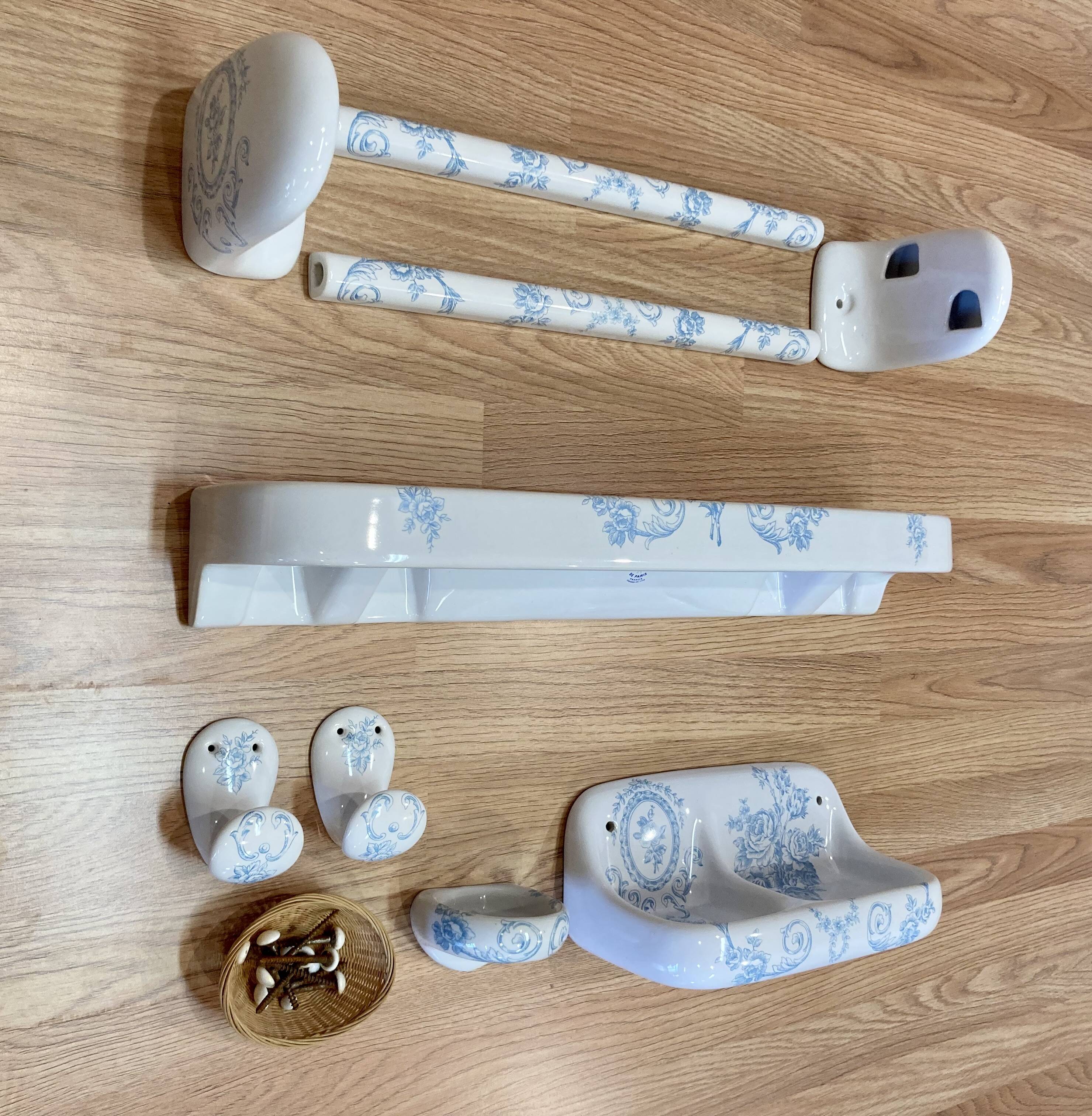 COMPLETE BATHROOM SET "PORCELAINE DE PARIS".