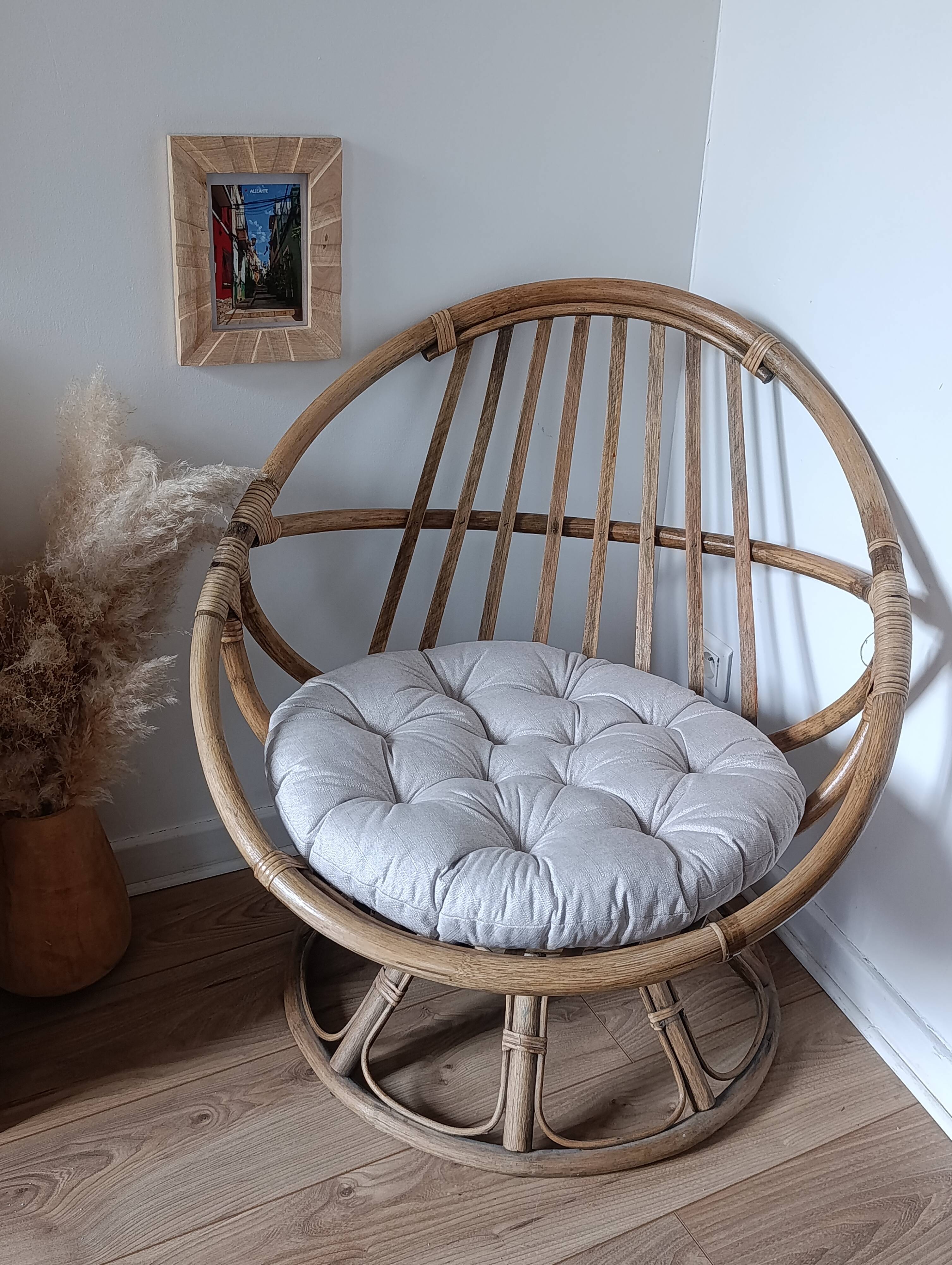 Fauteuil en rotin naturel avec assise pivotante