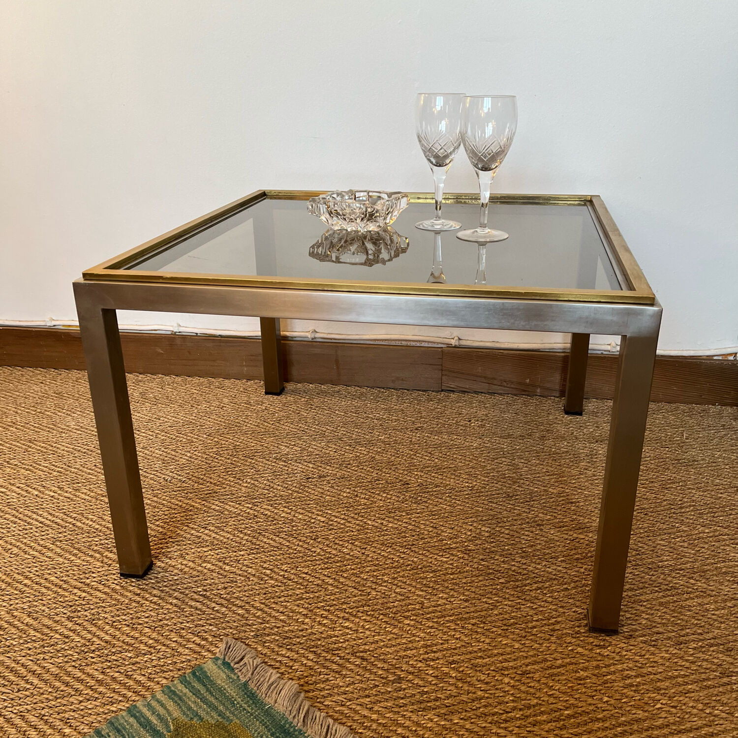 Table basse vintage sur roulette en chrome et verre fumé | Selency