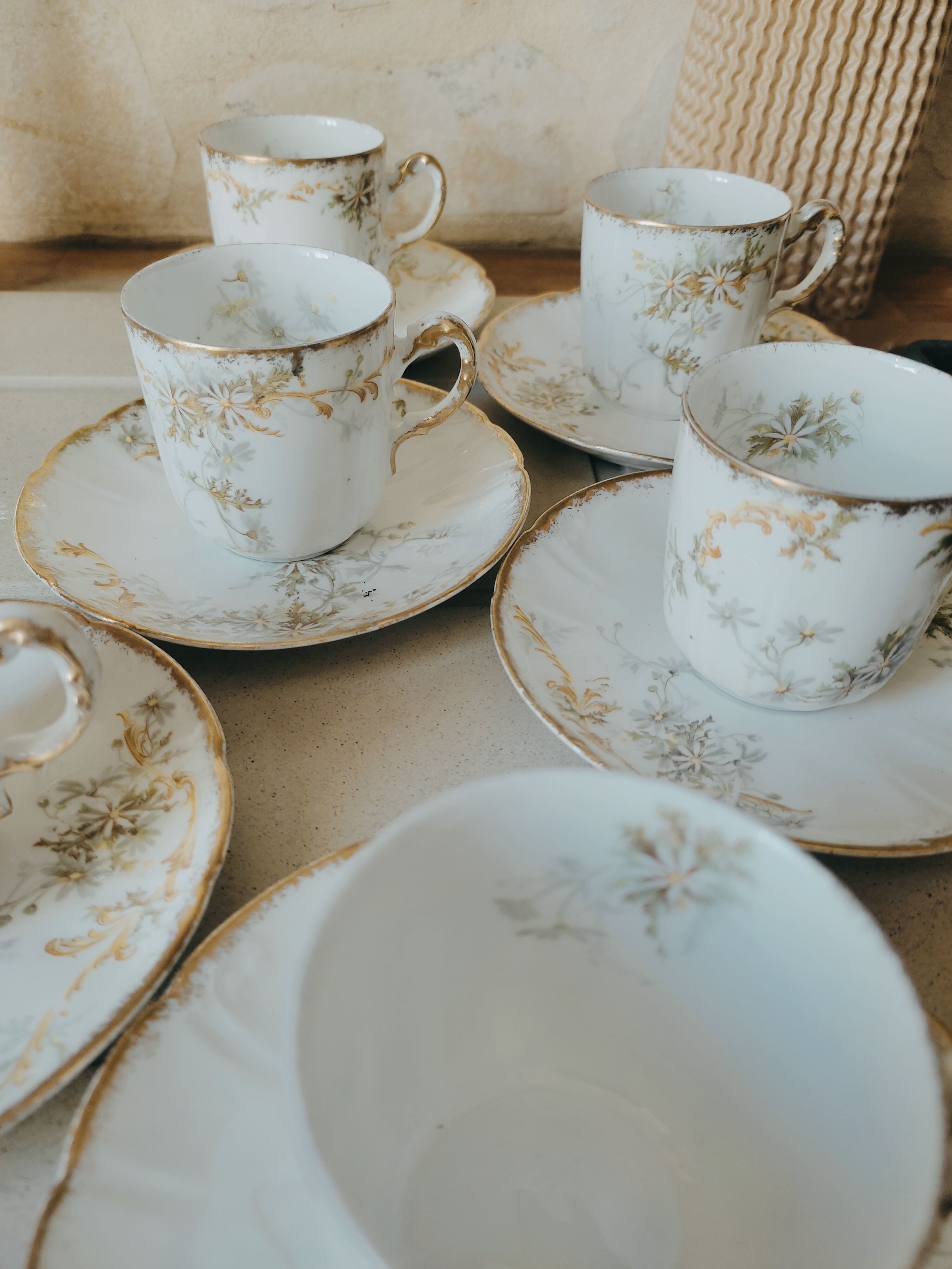 6 fine porcelain coffee cups