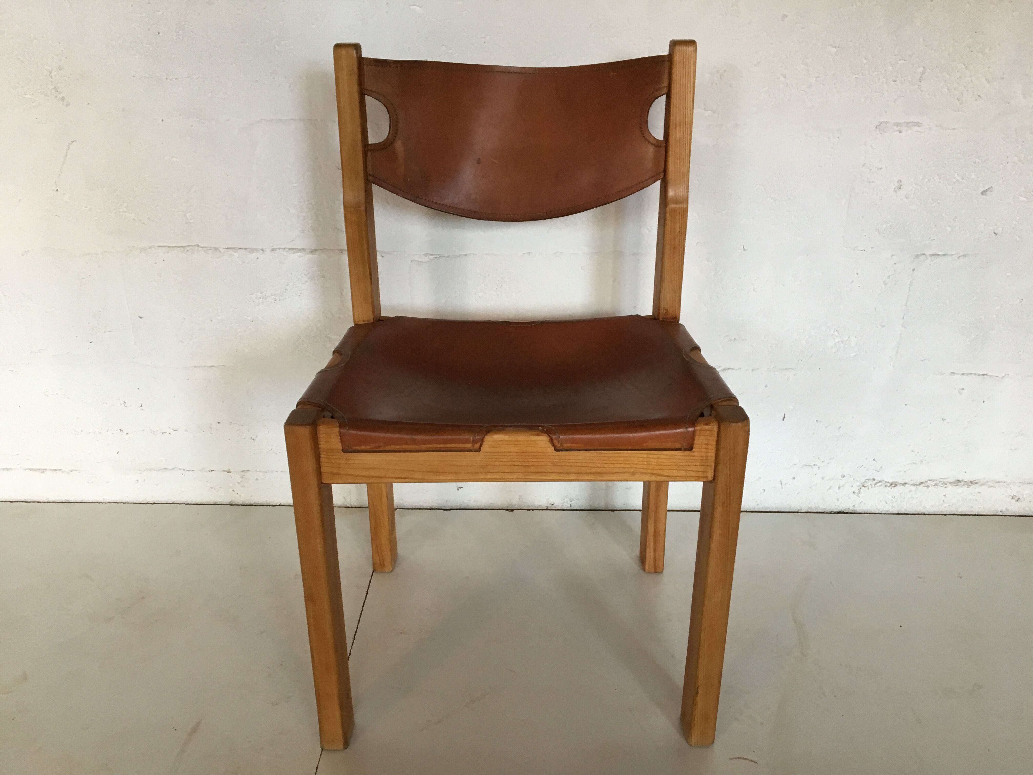 Paire de chaises par la Maison Regain années 60