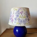 Lampe à poser vintage bleu marine et abat-jour à fleurs