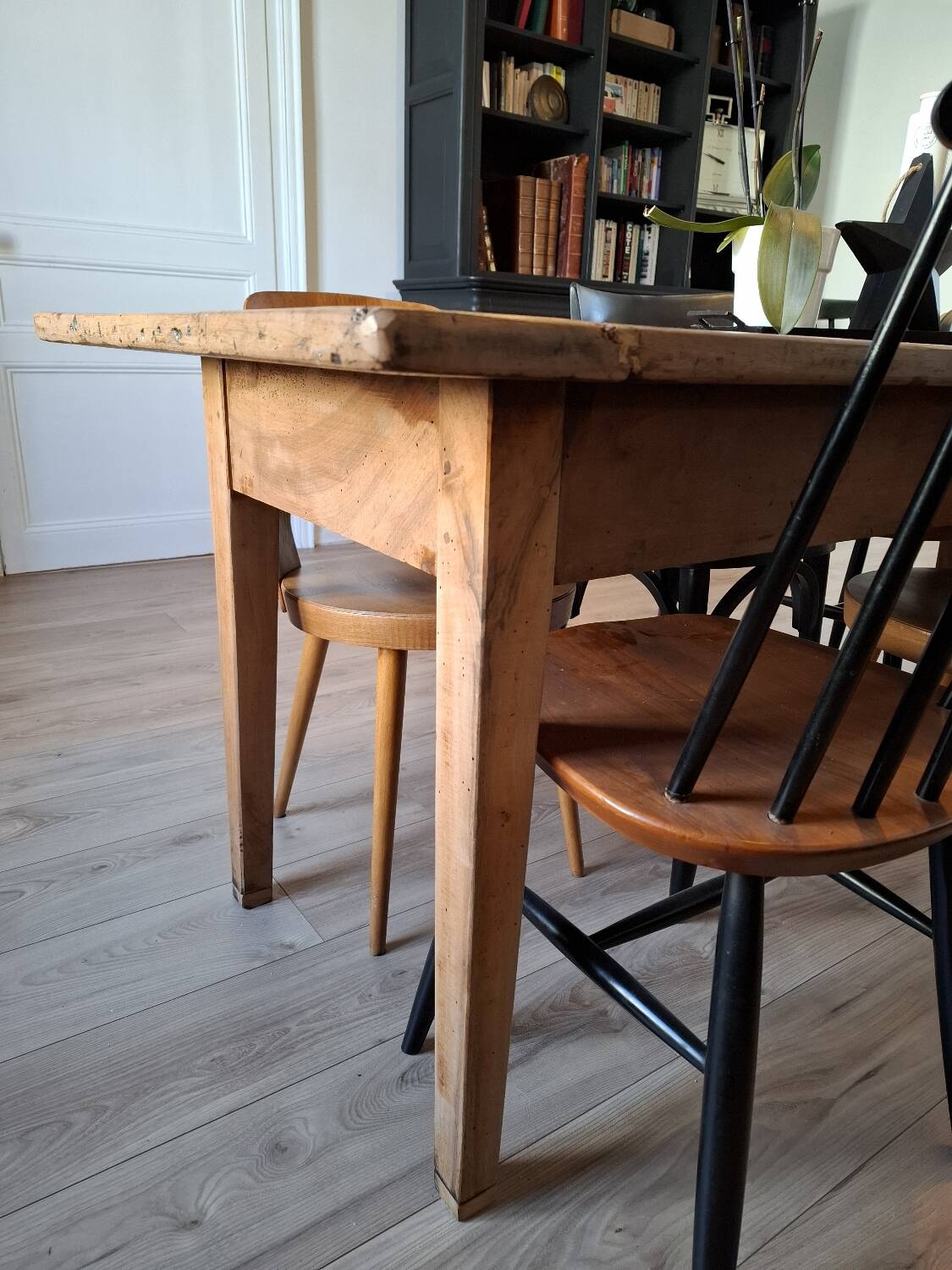 Walnut farmhouse table 200x80 8 people.