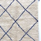Moroccan Berber carpet Beni Ouarain ecru with majorelle blue diamonds 2.54x1.54m