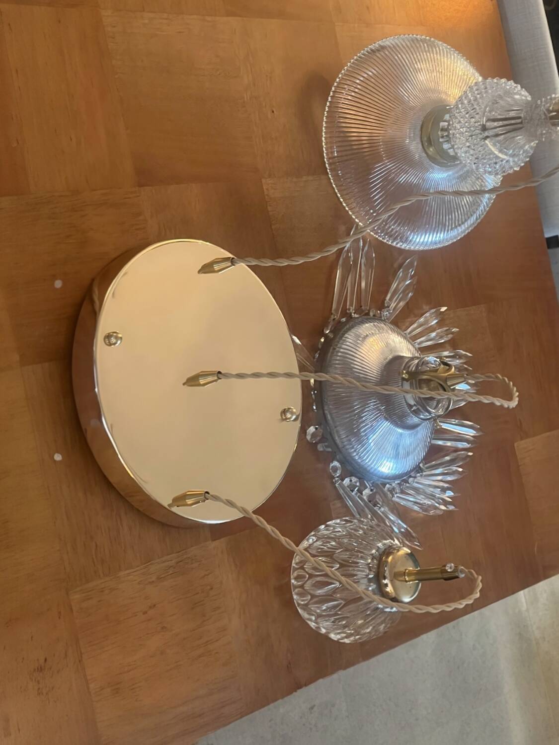 Suspension cascade triple Holophanes and vintage pendants