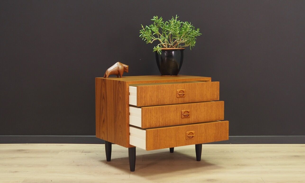Vintage chest of drawers