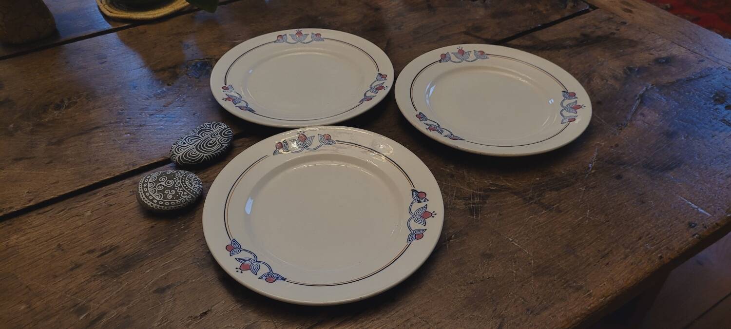 Assiettes terre de fer début XX ème