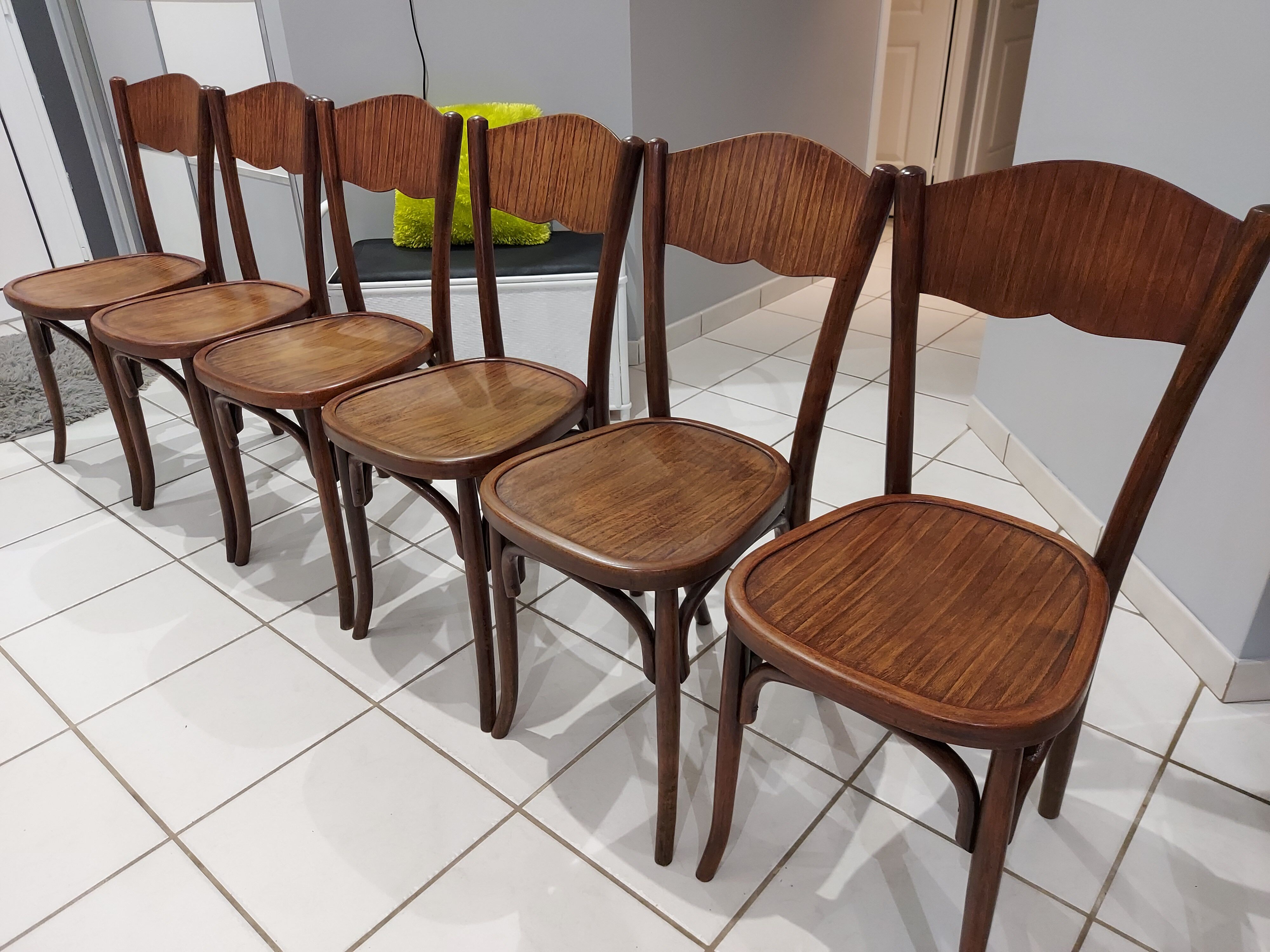 Suite de 6 chaises de Bistrot Baumann année 1930