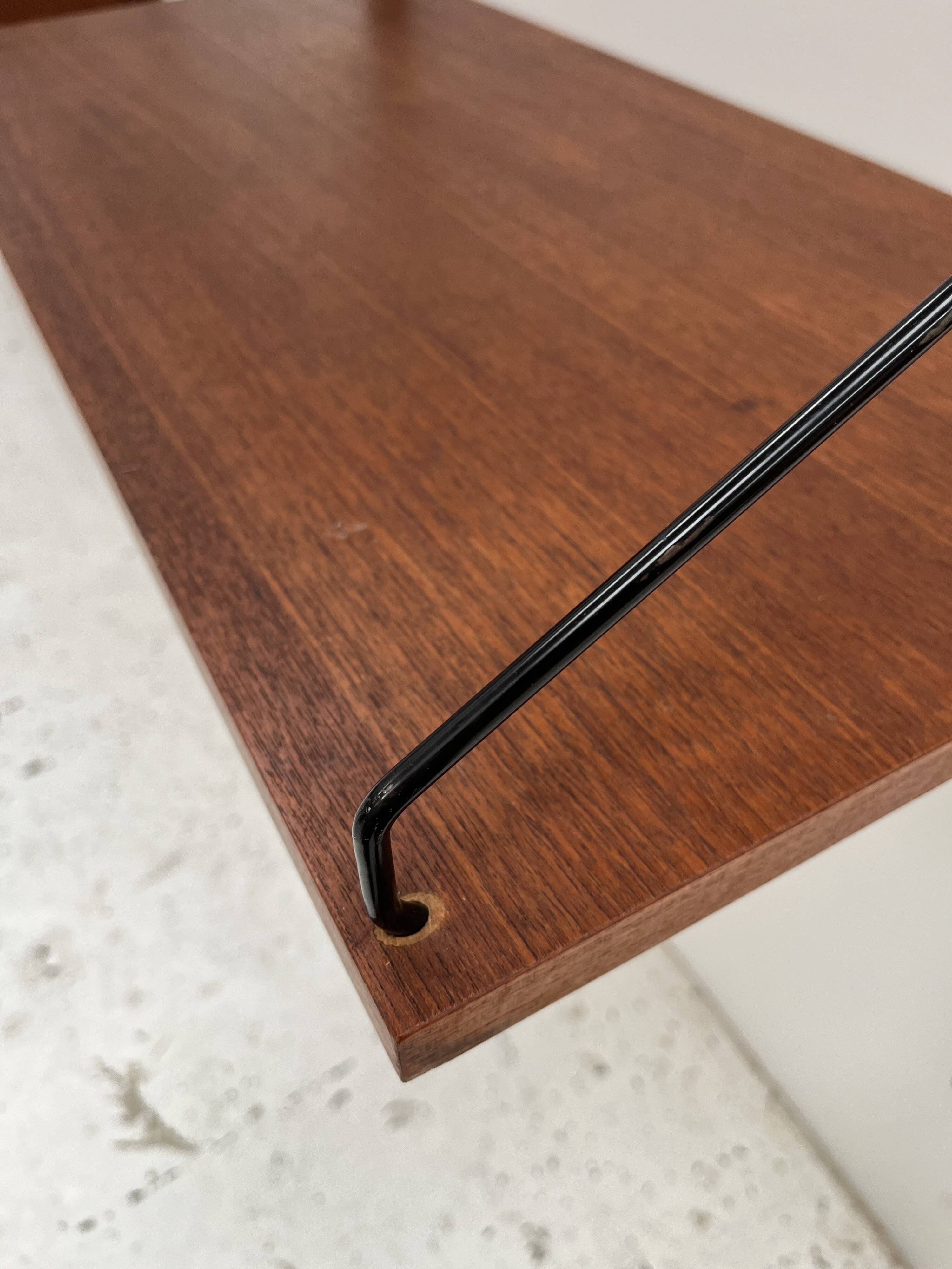 Meuble mural par P. Cadobvius