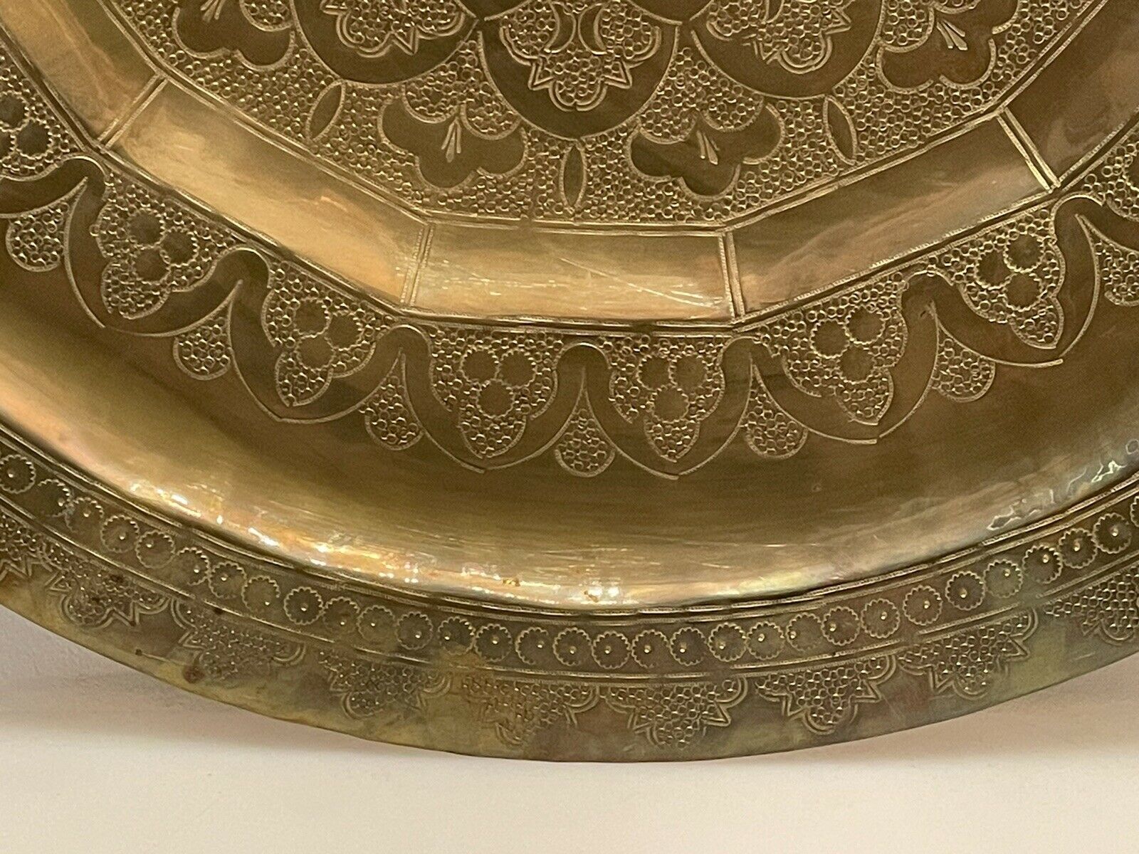 Superb large plateau chiseled oriental copper. chic ethnic vintage deco
