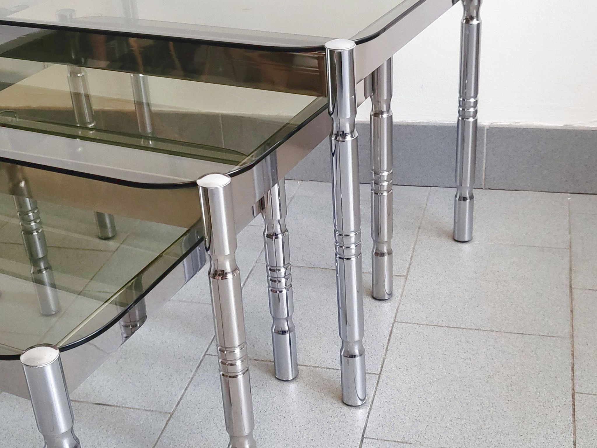 Suite de 3 tables gigognes vintage 1970