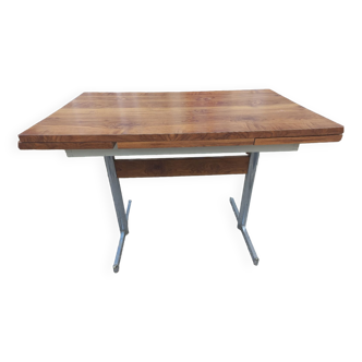 Extendable kitchen table chrome legs