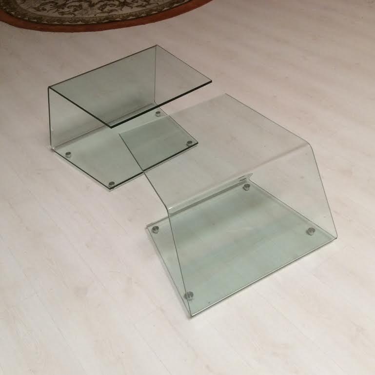 Table basse ou bout de canapé en verre