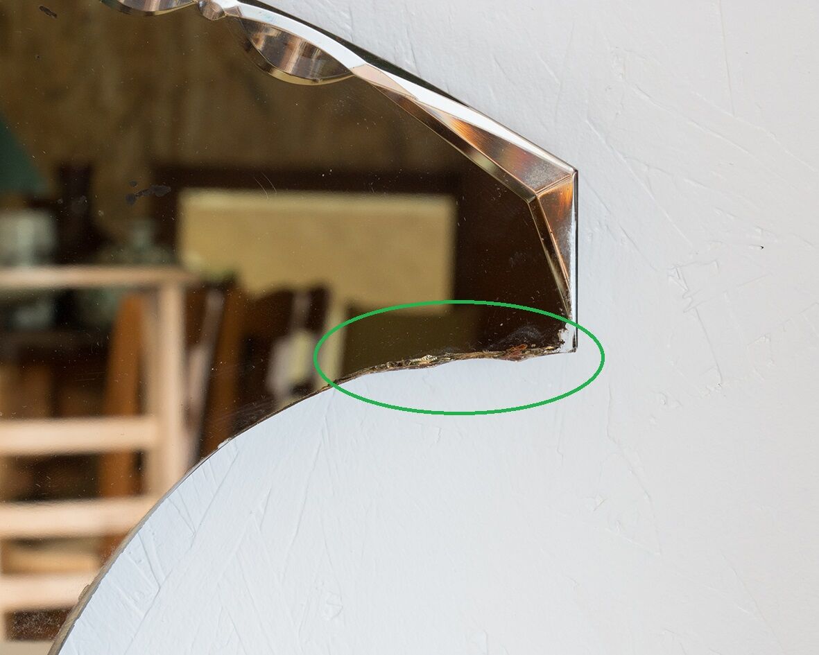 Bevelled mirror 63 cm