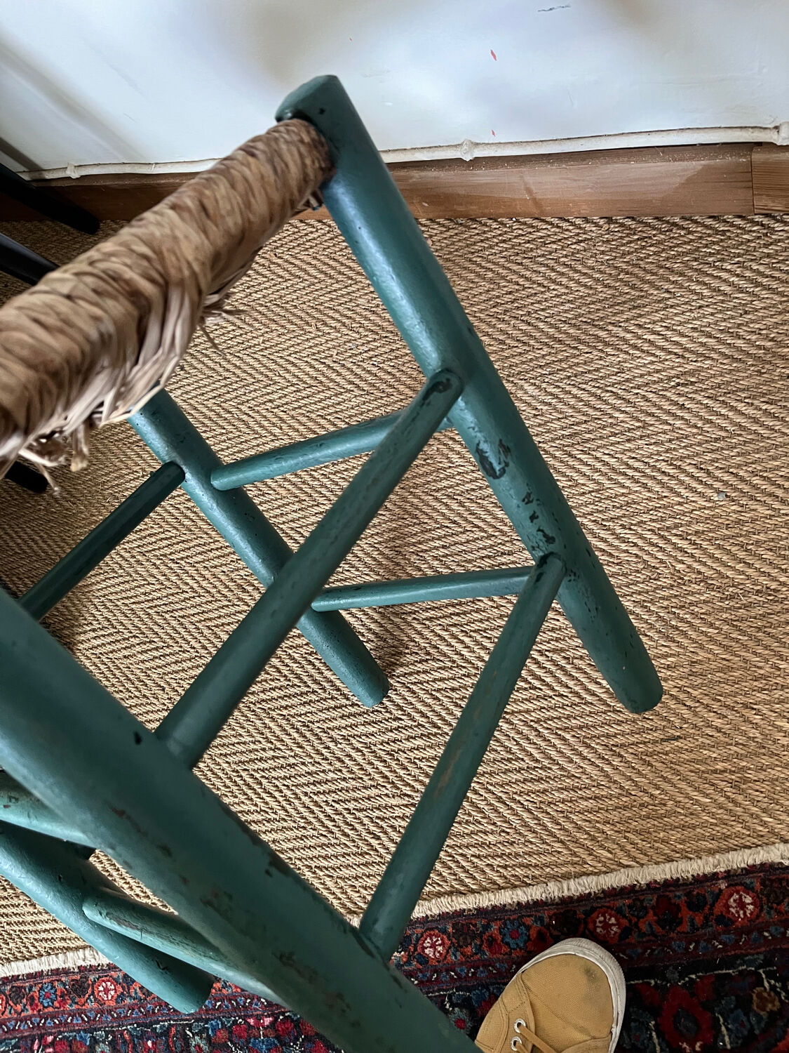 Vintage stool in green patinated wood and straw