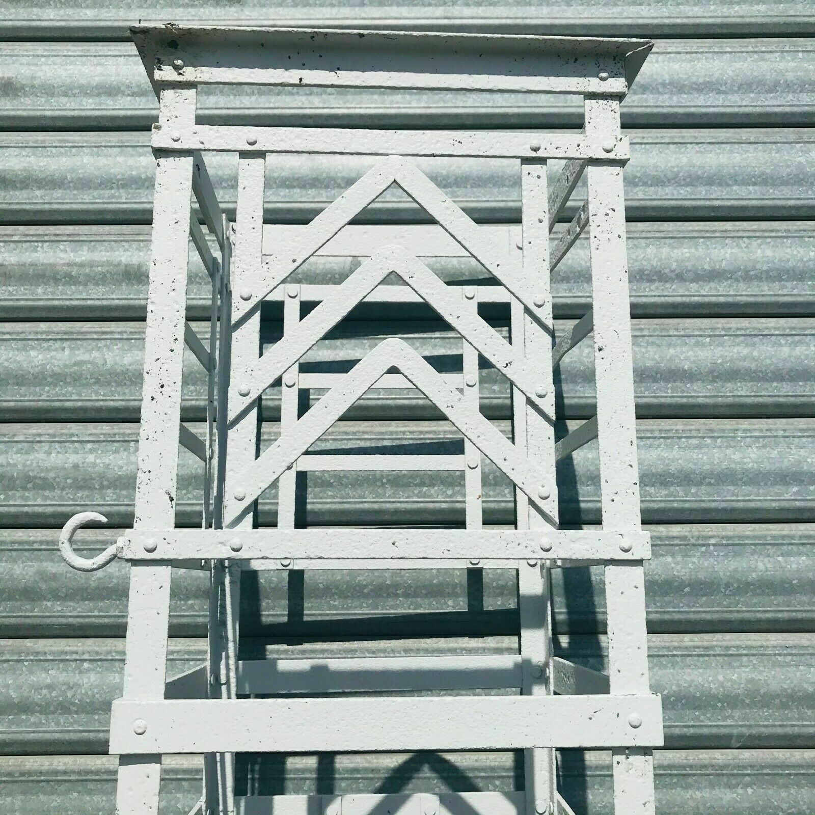 Pair of garden portico columns in wrought iron XX century