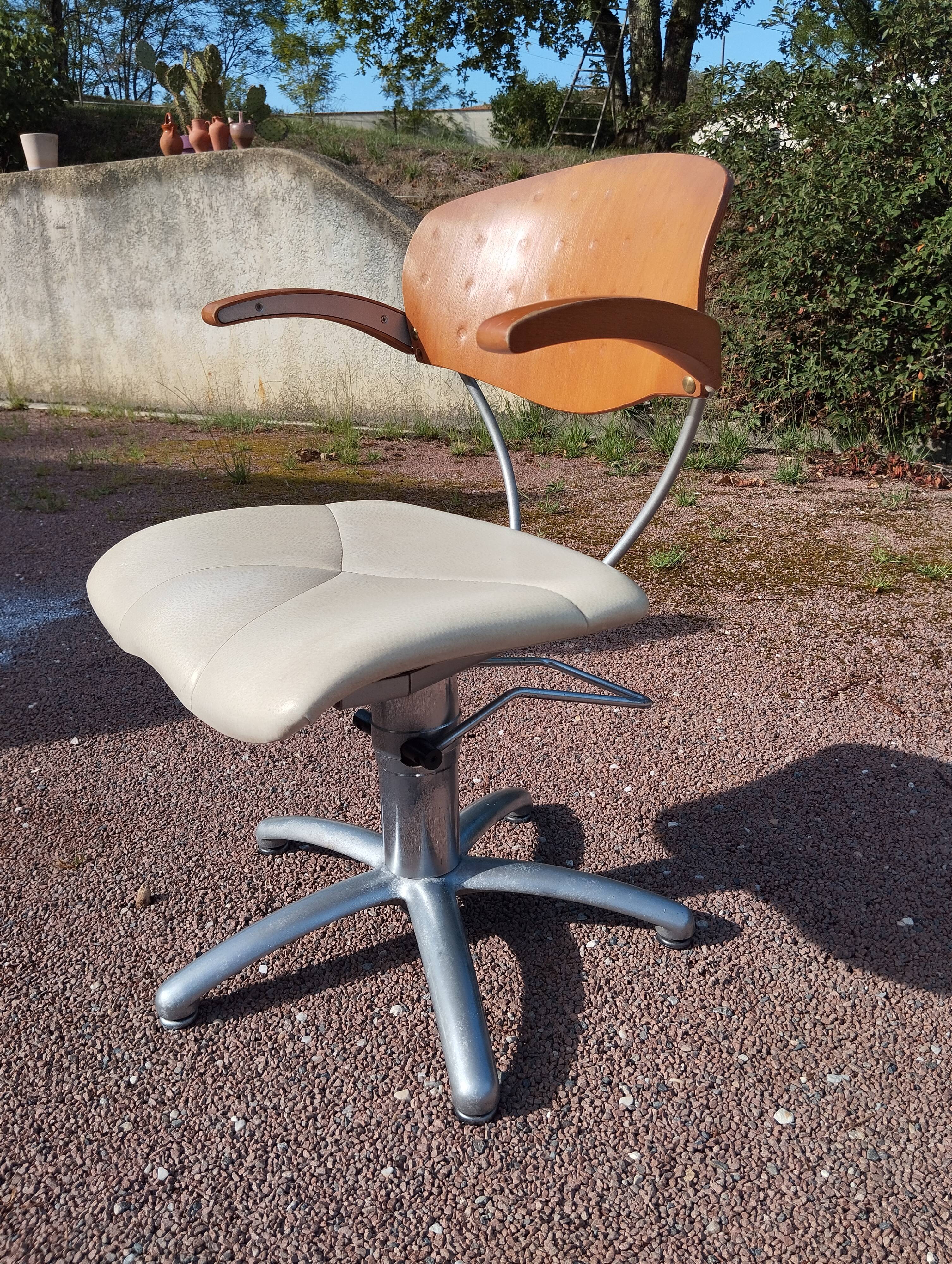 Hairdresser's chair