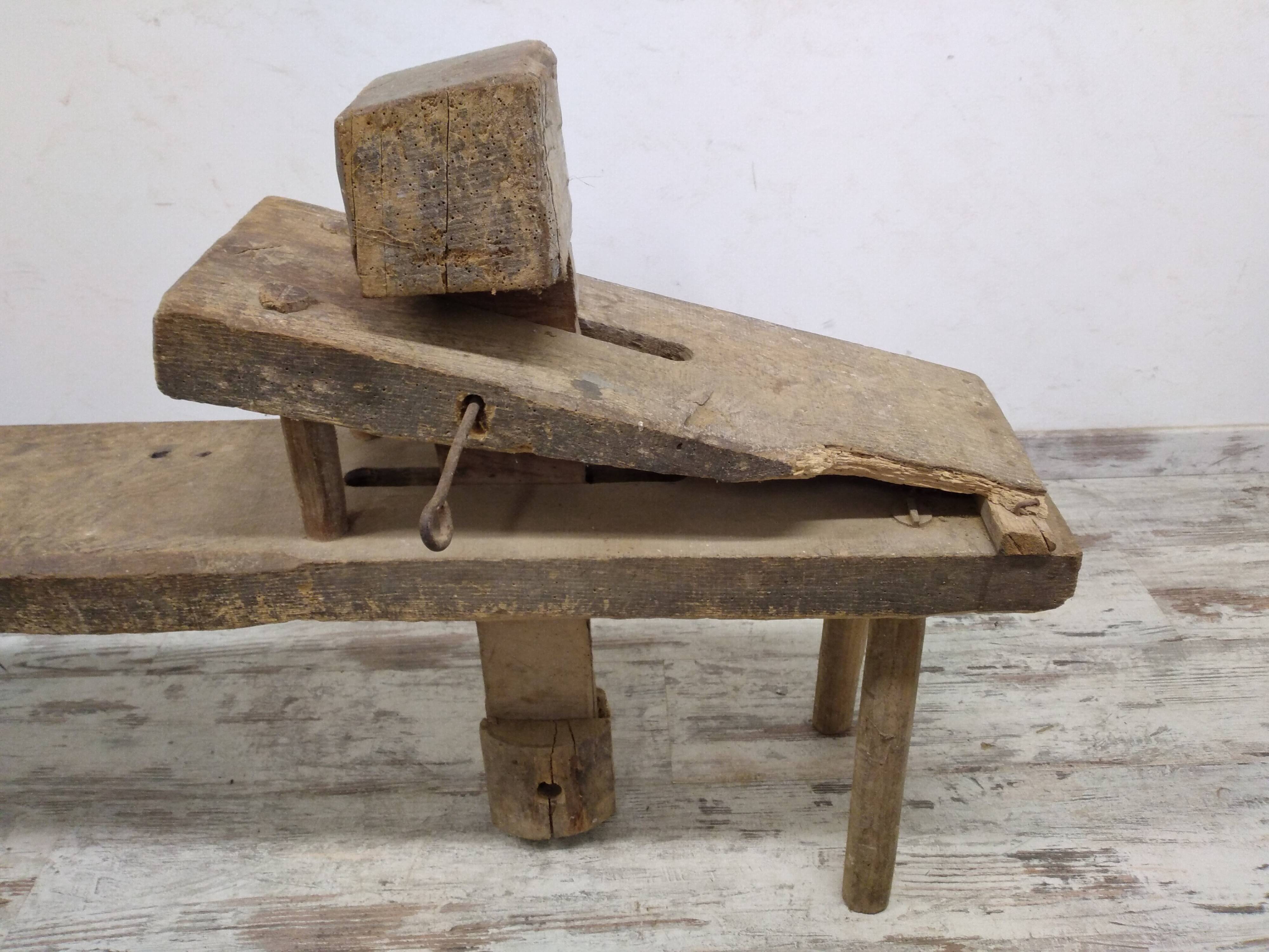 Old tané bench