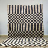 Handmade Moroccan Beni Ourain rug, size 140 x 260 cm.