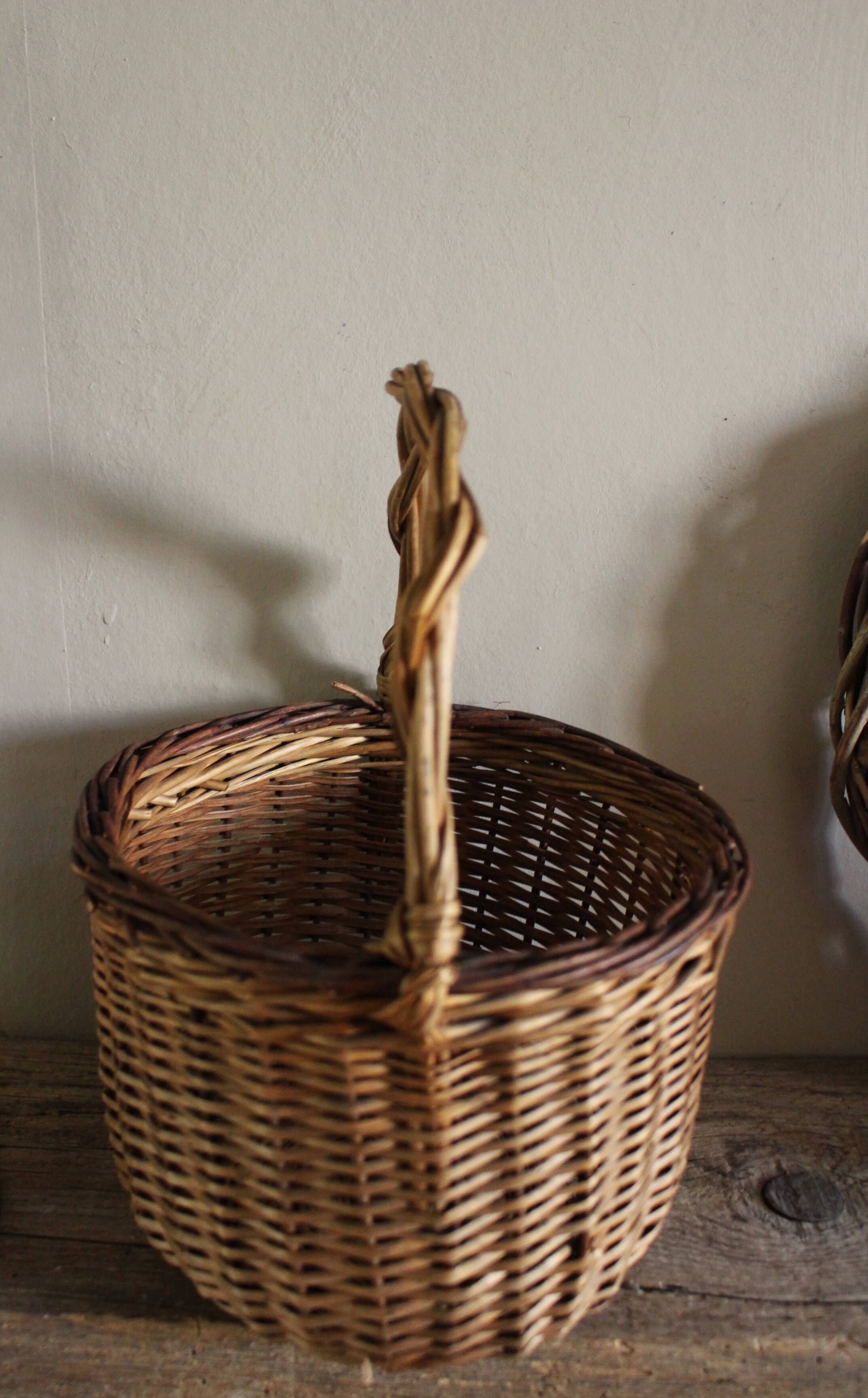 Small round wicker basket with one handle