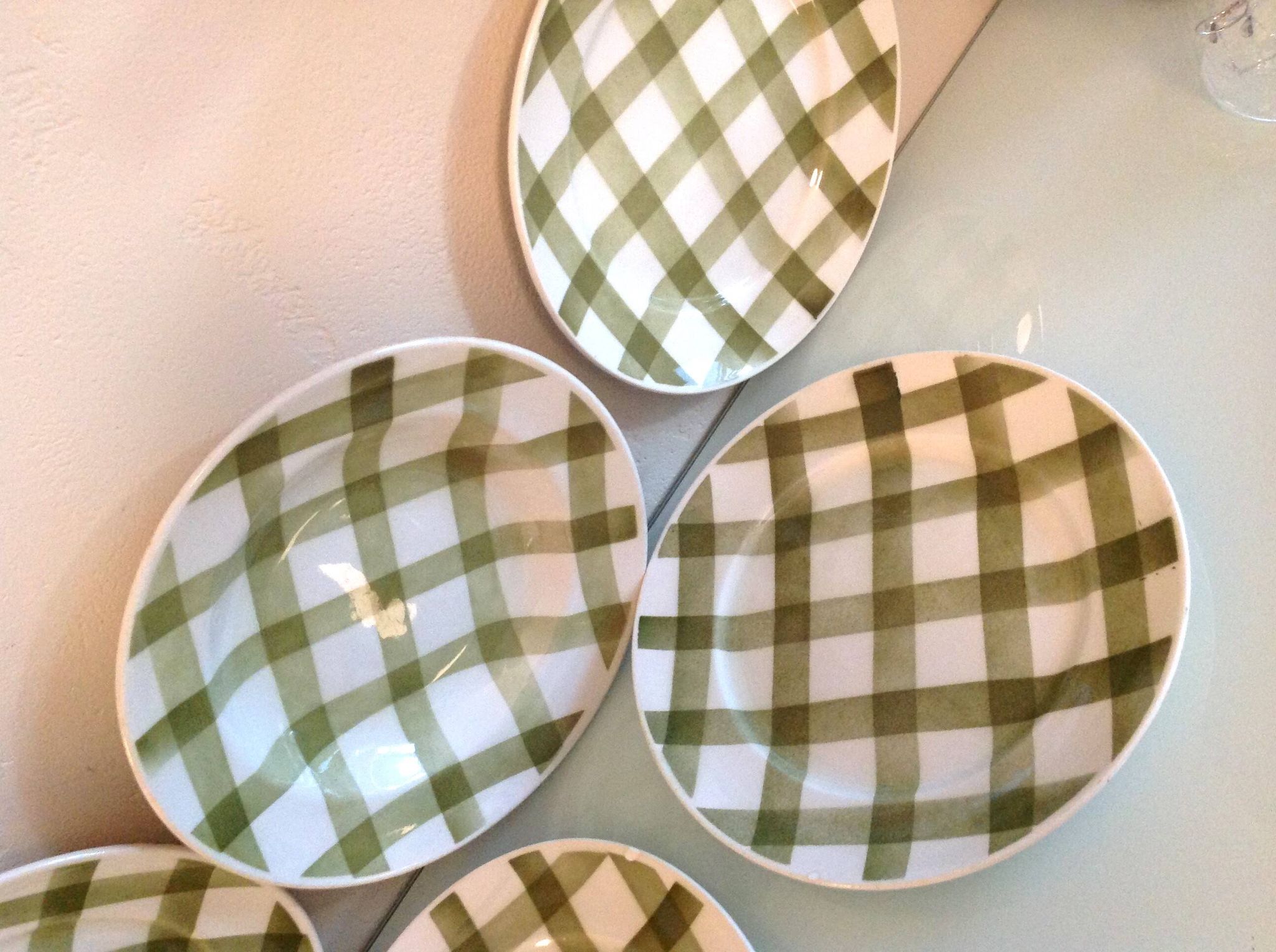 Set of six flat plates and one Moulin des Loups bowl, green tablecloth model/1950s-1960s