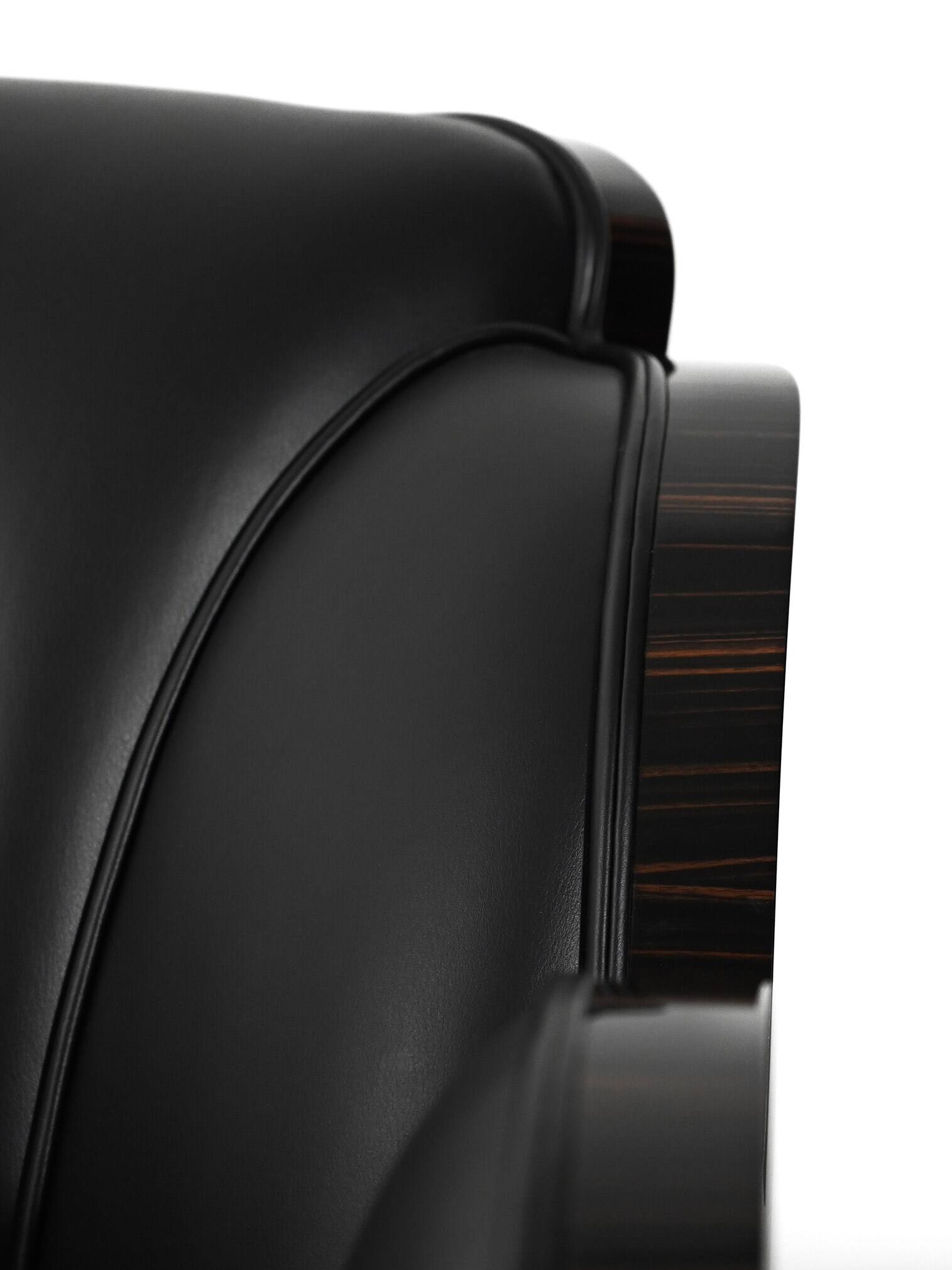 Une paire de fauteuils de style Art Déco scandinave.