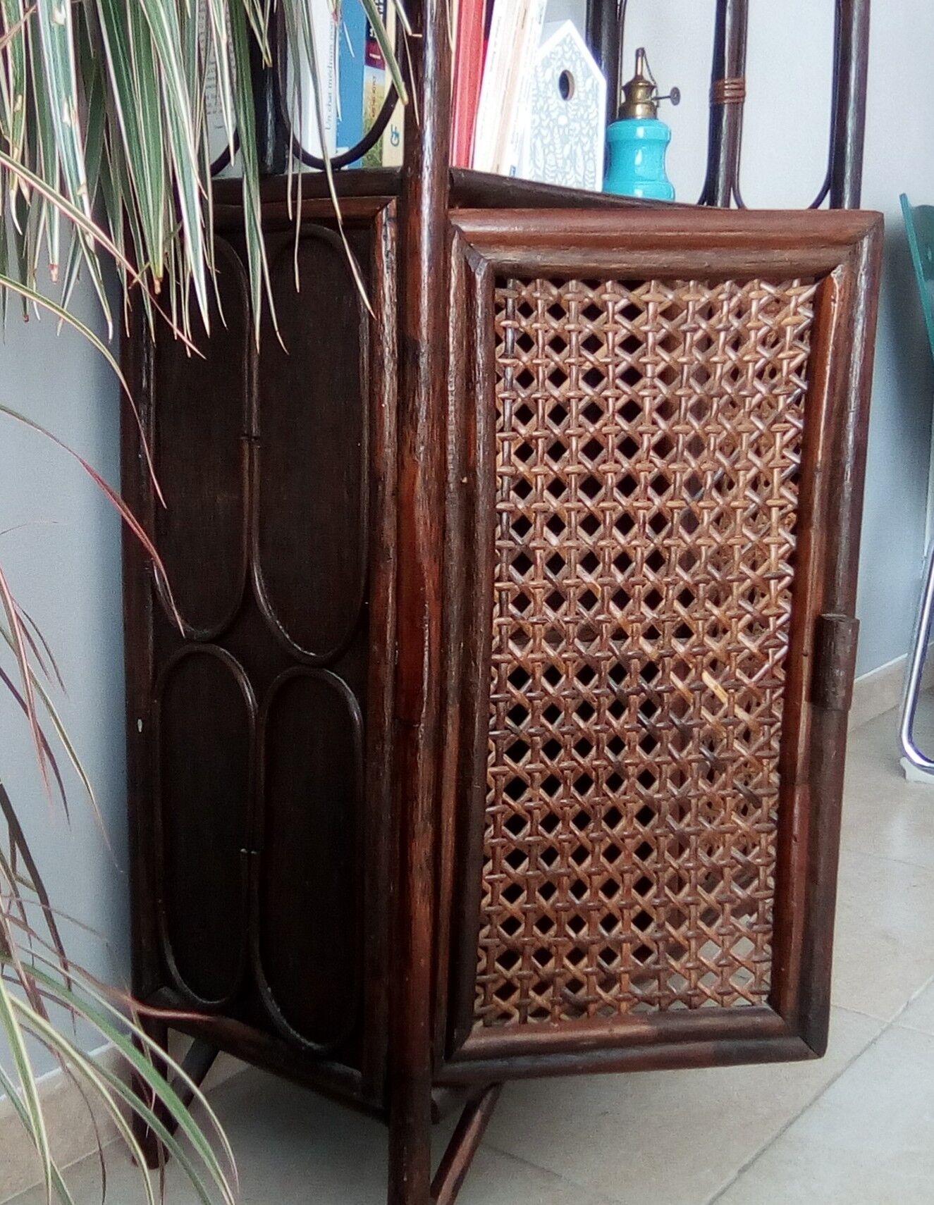 Furniture shelves in rattan 70s