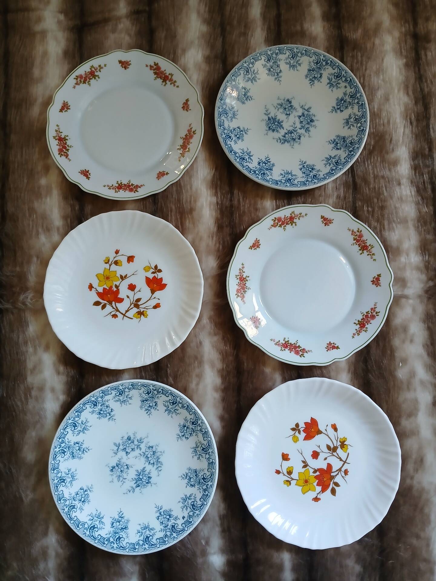 6 vintage dessert plates in Arcopal