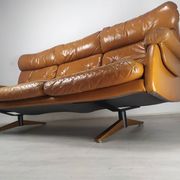 Canapé cuir fauve scandinave