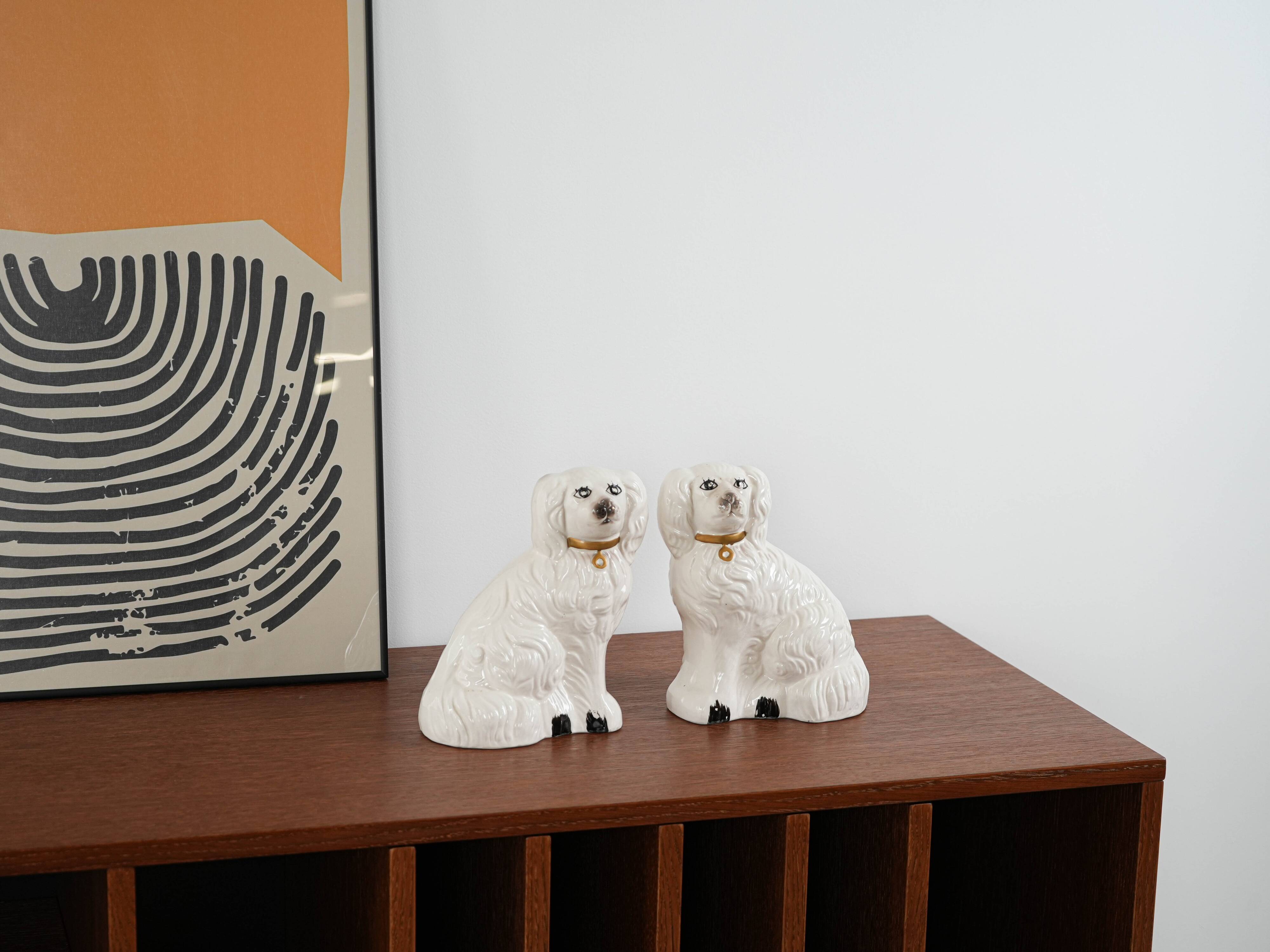 Figurines de chien en céramique, style anglais, années 1970, fabriquées en Angleterre.