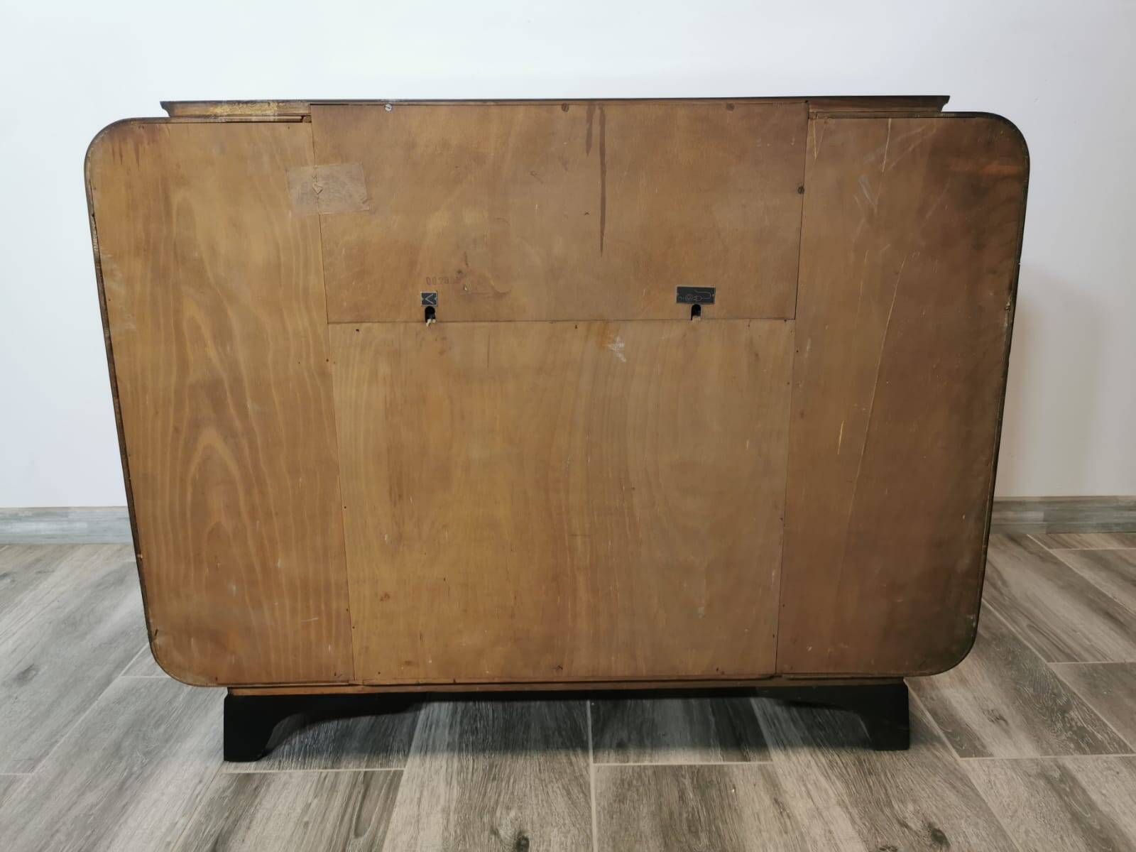 Armoire Gramophone par Jindrich Halabala