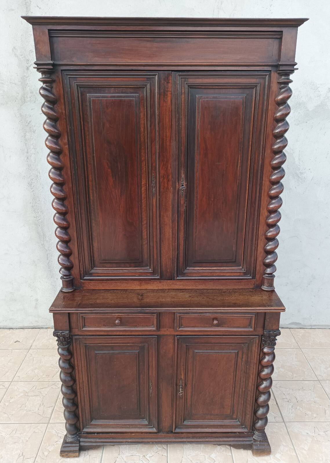 Buffet with 2 bodies Louis XIII in walnut, 19th century.