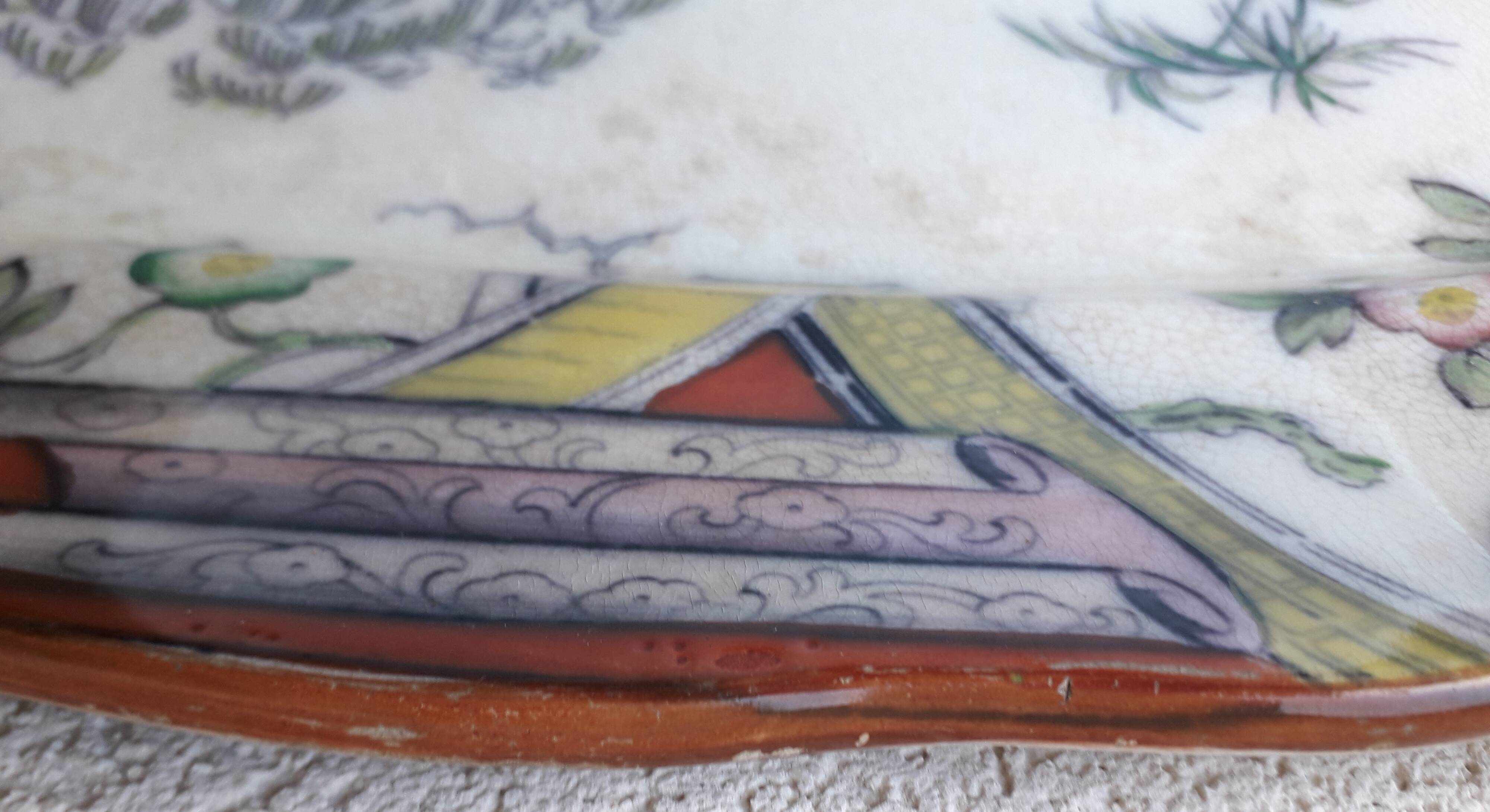 Plat en faience décor japonisant