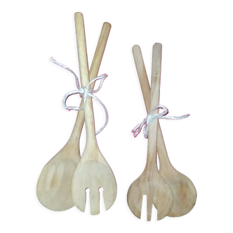 Set of 2 pairs covered with wooden salad