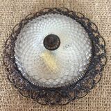 Plafonnier en verre moulé et métal