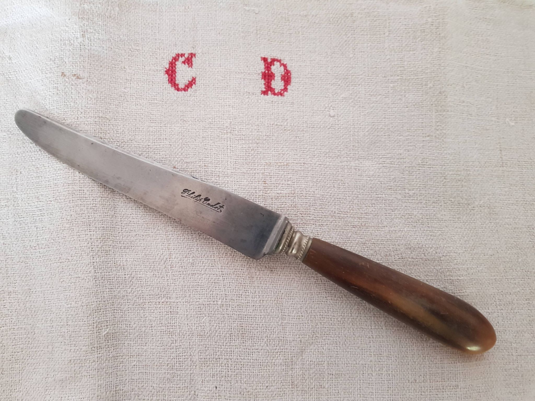 Twelve knives, horn handle, steel blade signed Philip CADET Marseille