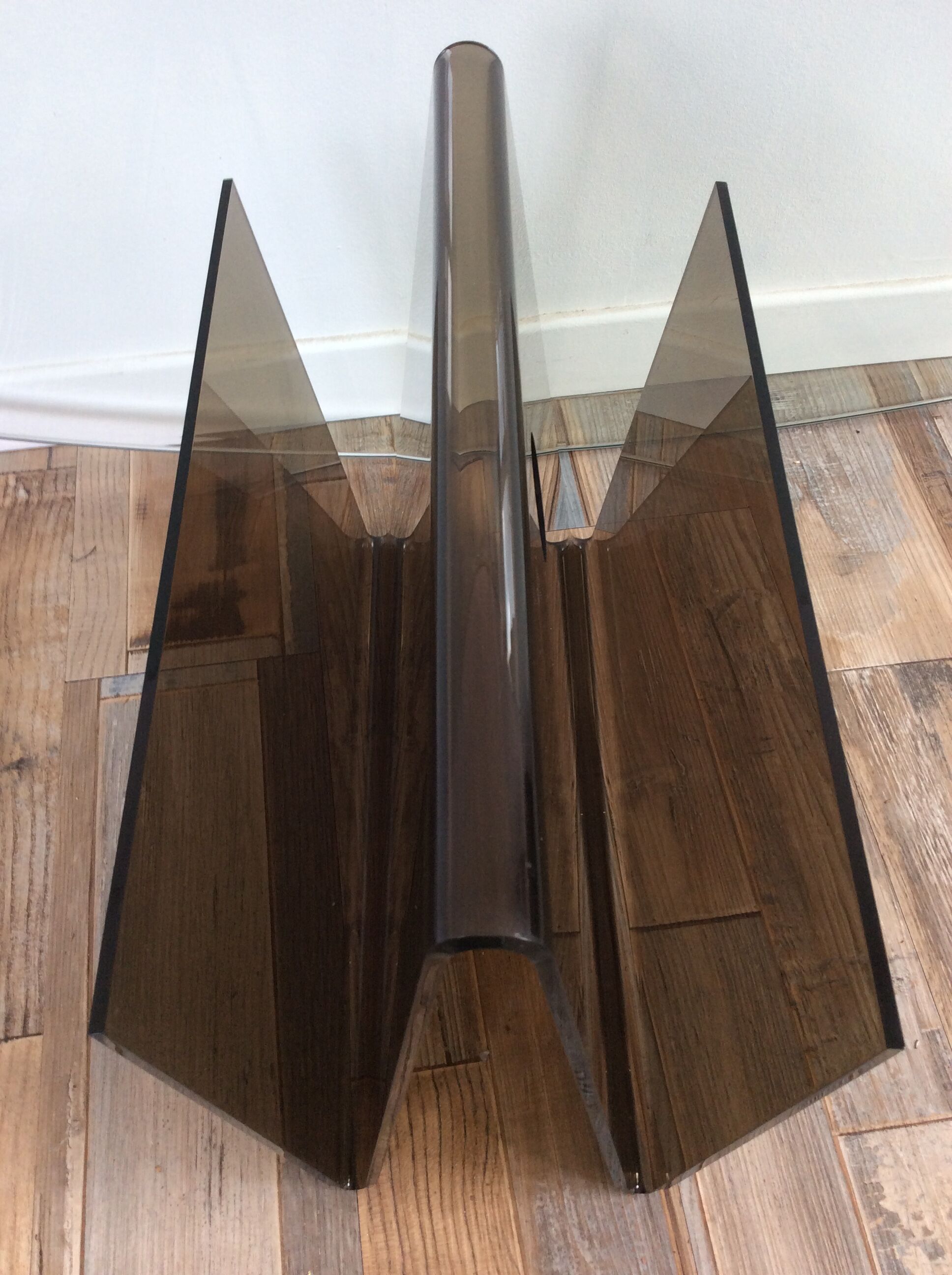 Review holder of the 70s in smoked plexiglass