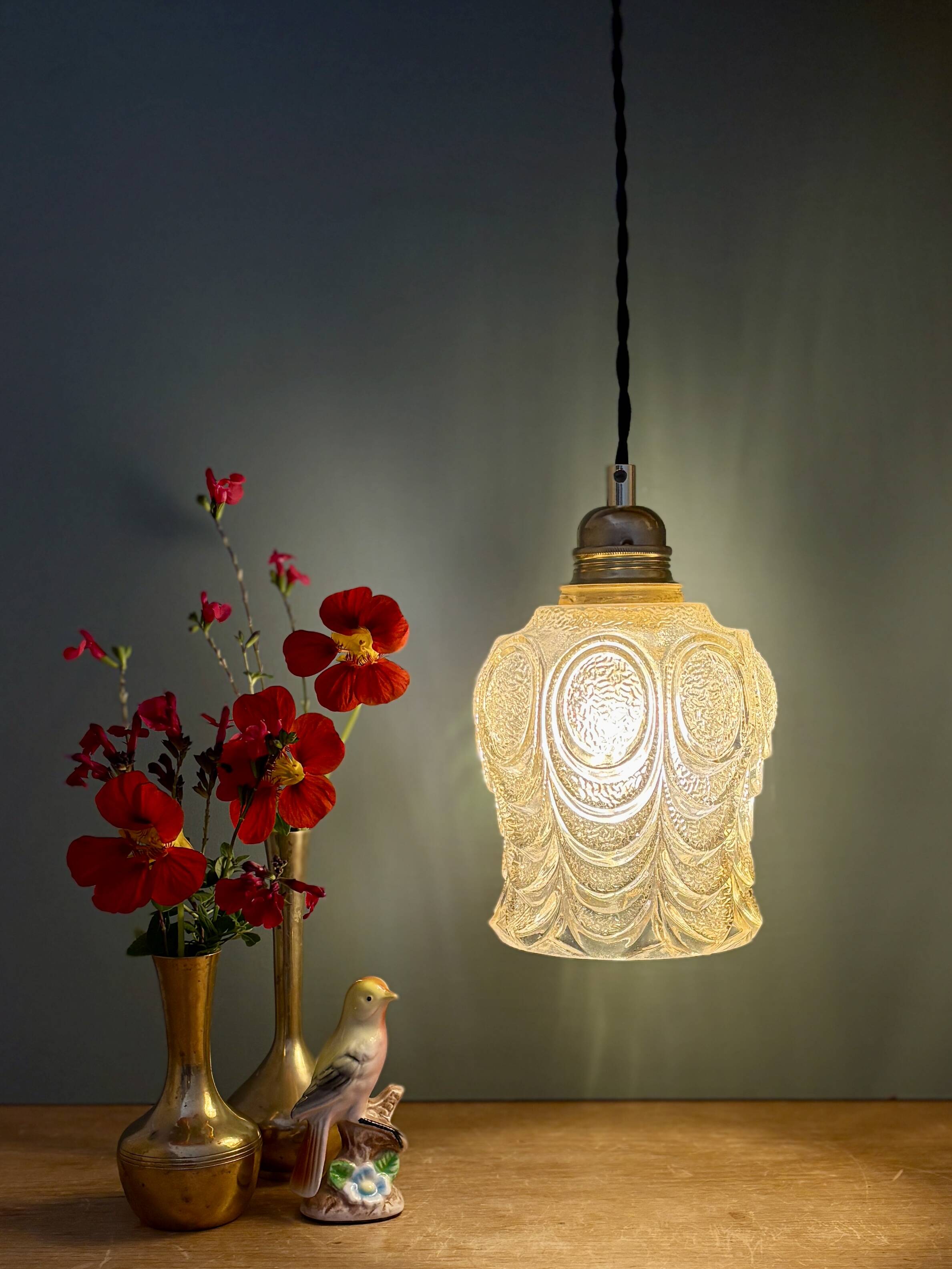 Suspension globe vintage en verre ambré
