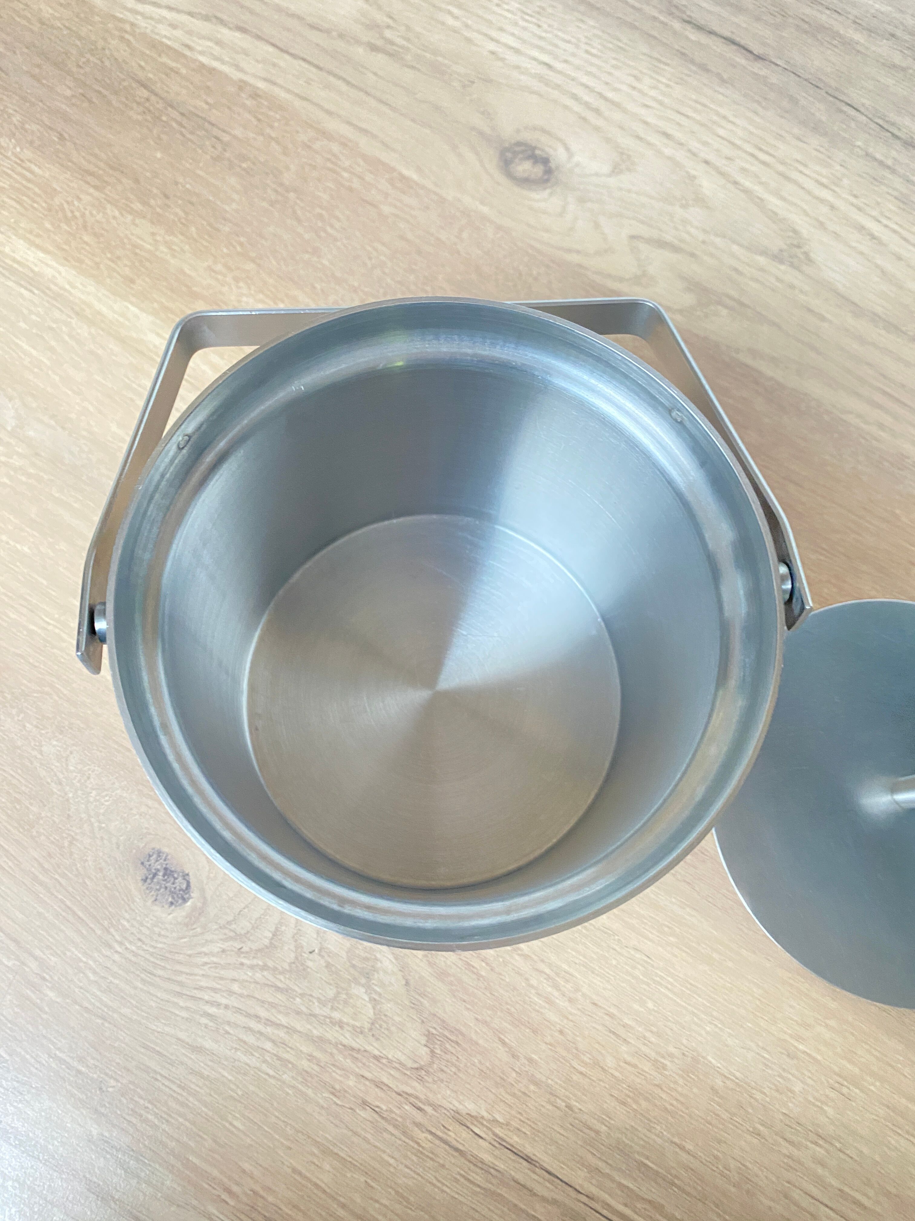 Stainless steel ice bucket