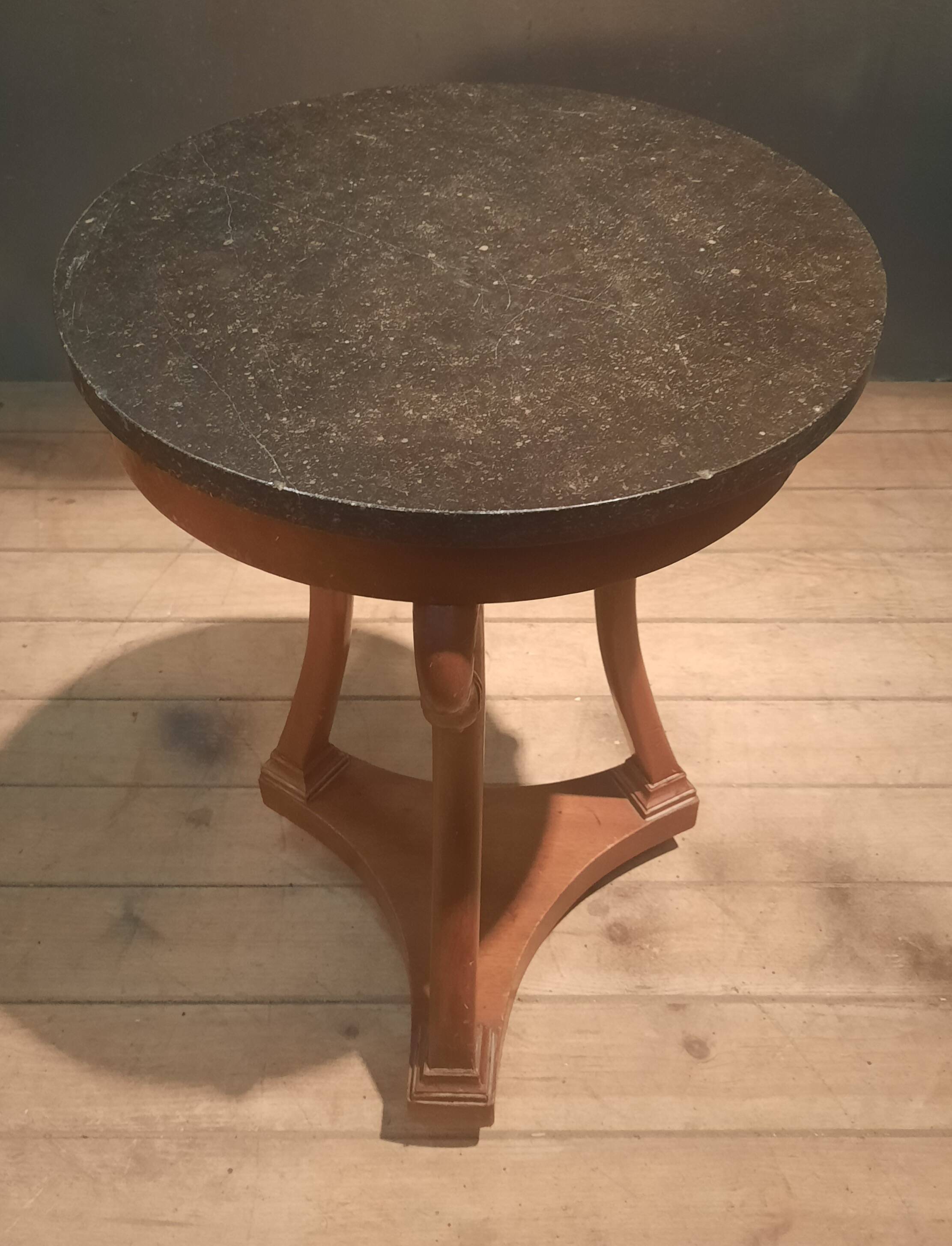 Side table with a swan neck.