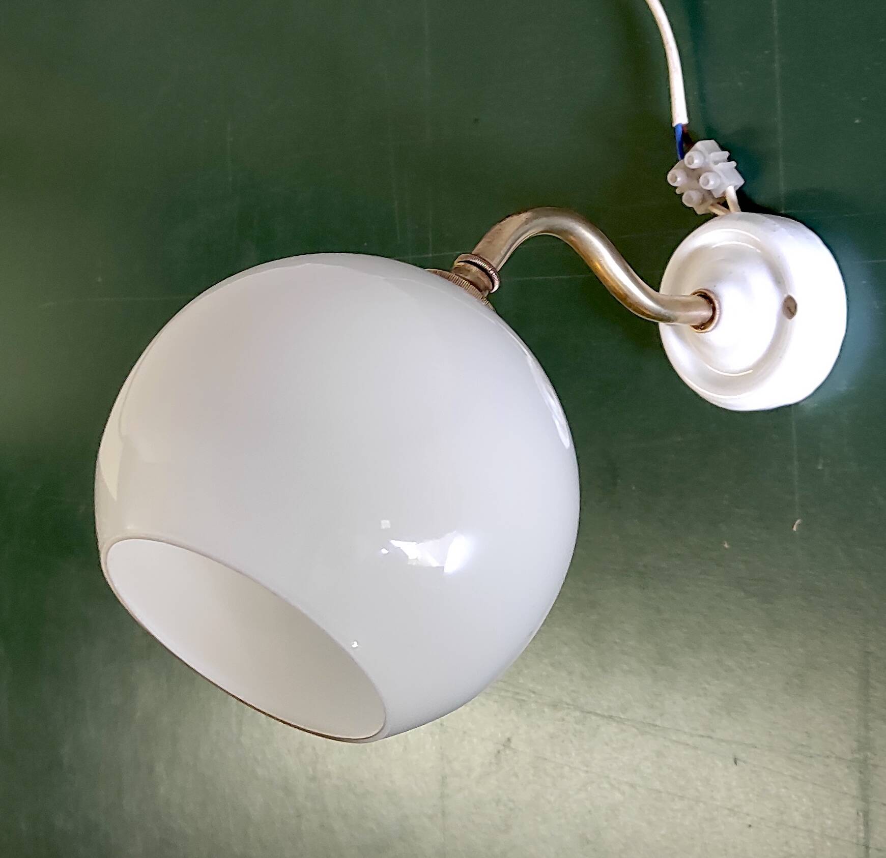 Swan neck wall lamp in gilded brass and opaline globe - mid-20th century