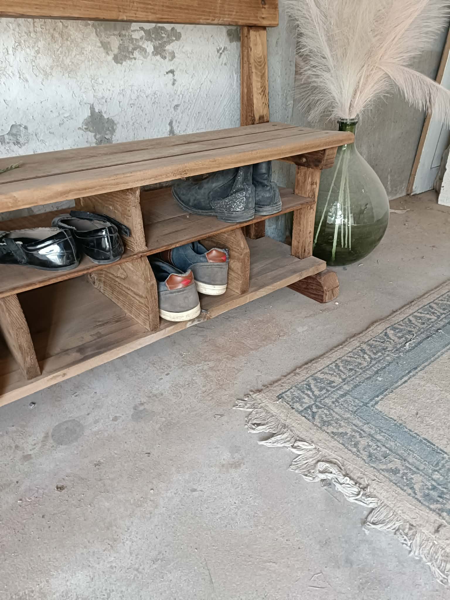 Entrance bench
