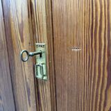 Armoire d'école en pin belge avec vitres nervurées