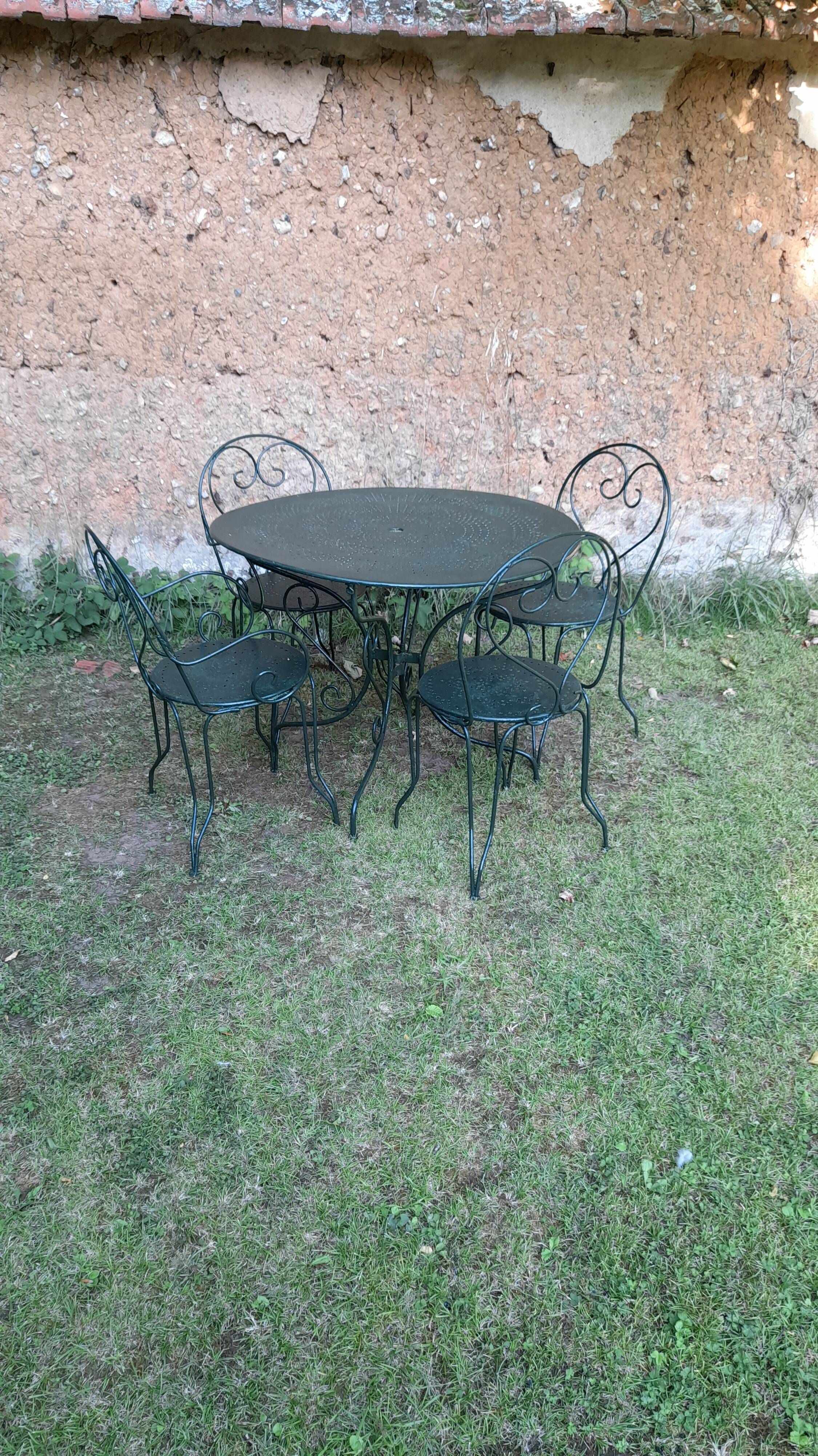 Antique wrought iron garden furniture set 1 table 2 armchairs 2 wagon green chairs