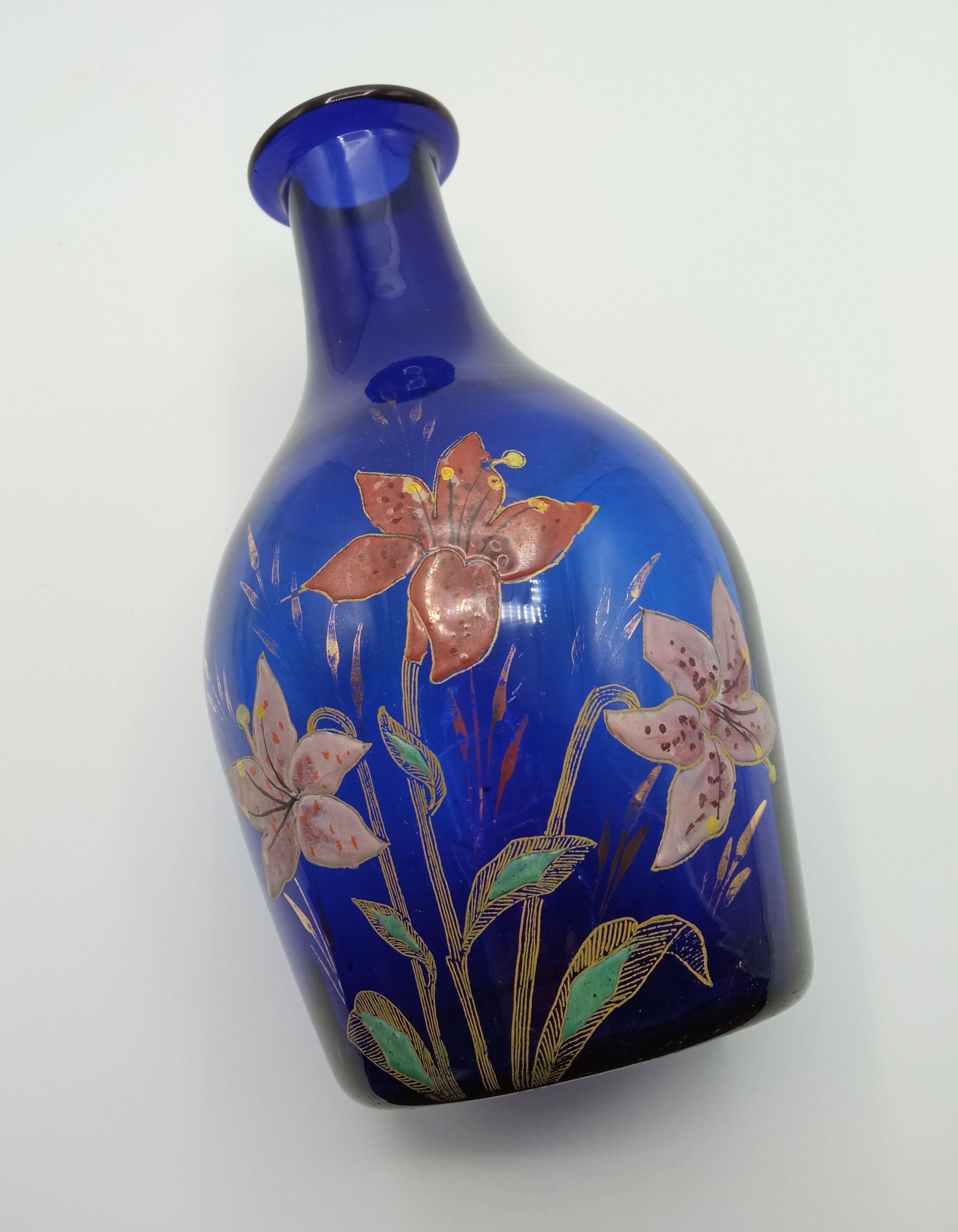 Enamelled carafe
