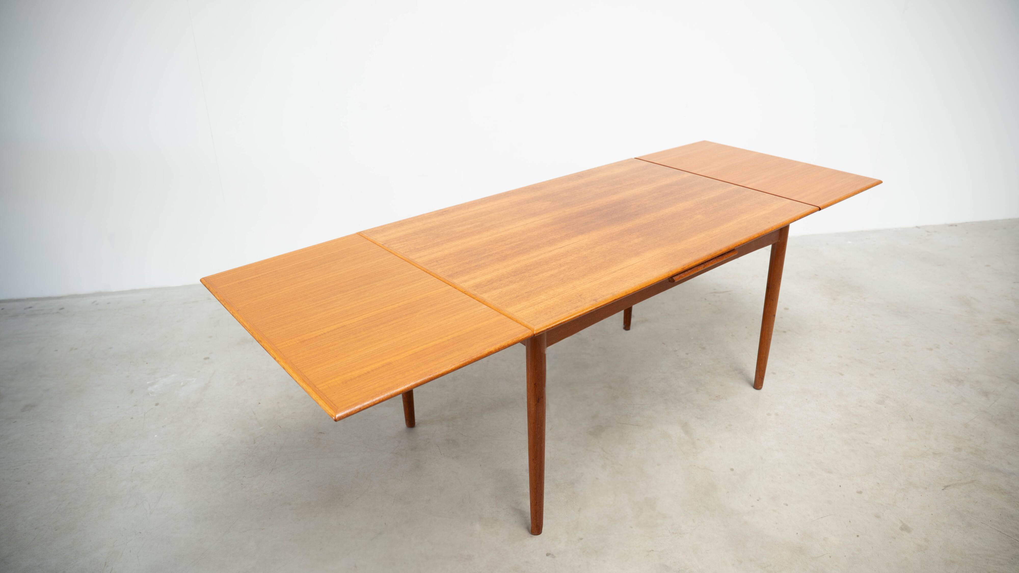 Niels O Moller dining table