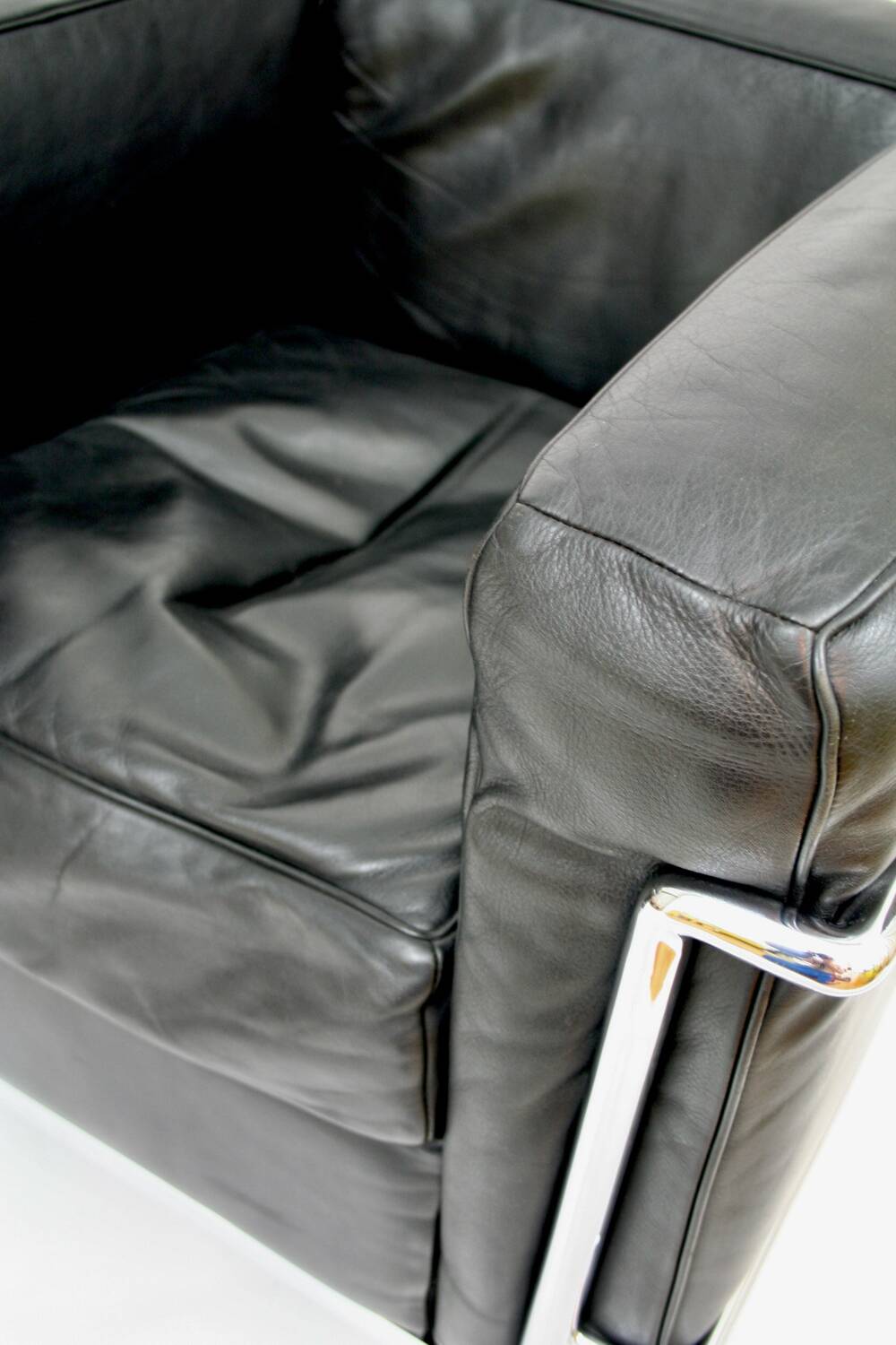 Pair of LC2 armchairs Perriand, Le Corbusier, Jeanneret, ed. Cassina