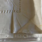 Drap de fil de lin brodé de pois sans monogramme 1950