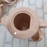 Coffee and tea service in faience of Saint Amand, pink, art deco