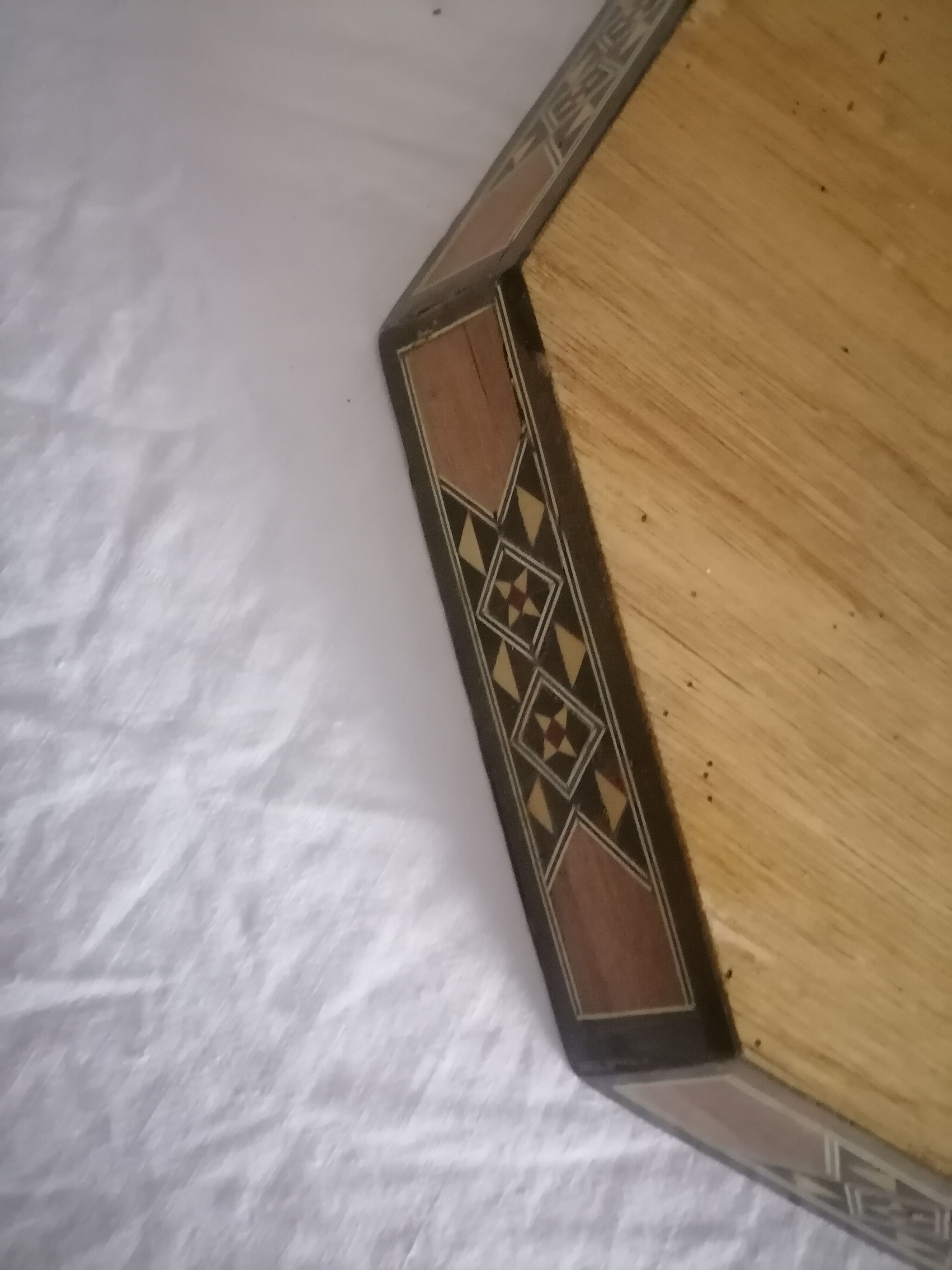 Syrian service tray in fine marquetry. First half of the twentieth century.